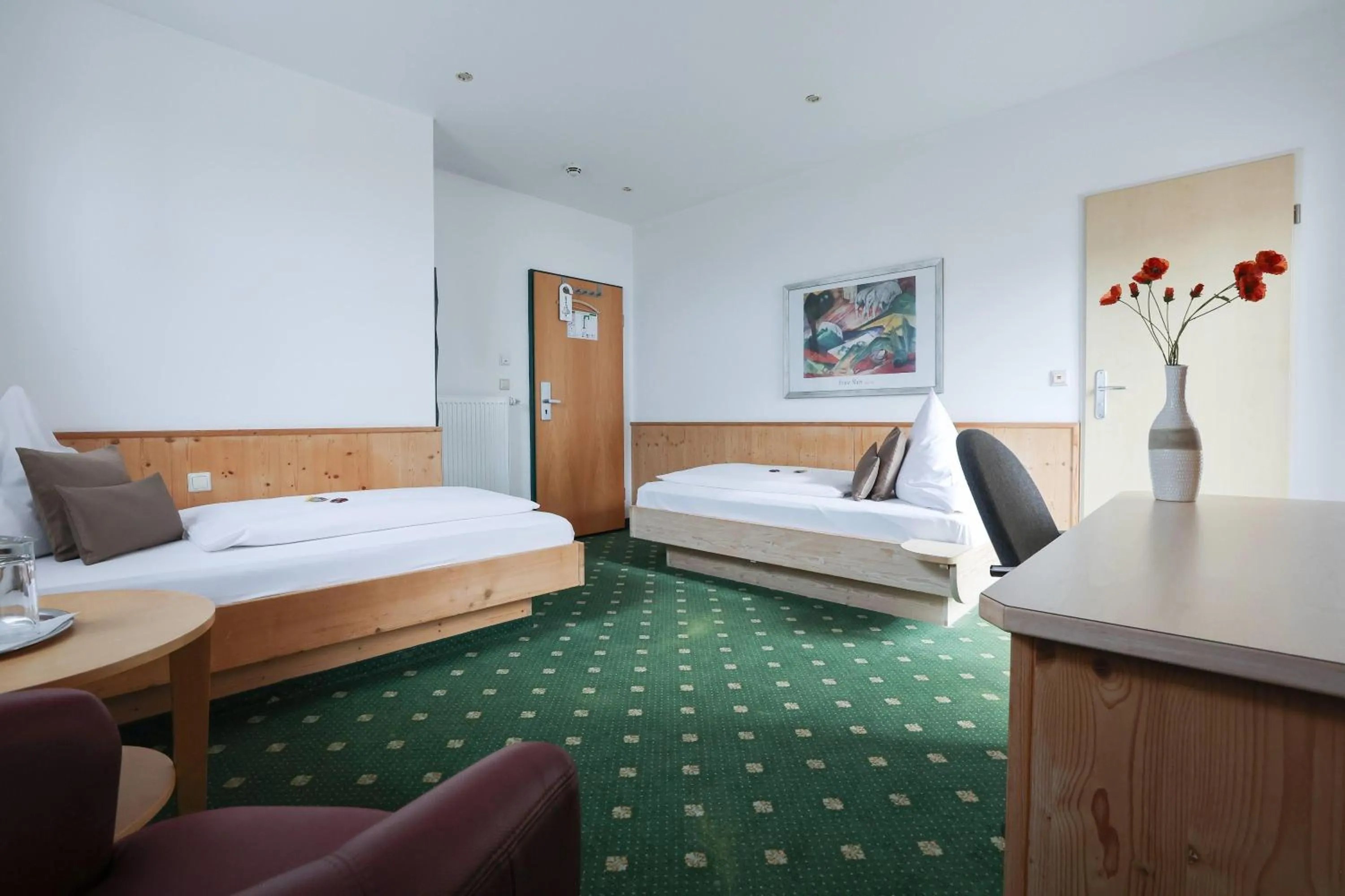 Photo of the whole room, Bed in ANA Panorama, Trademark Collection by Wyndham