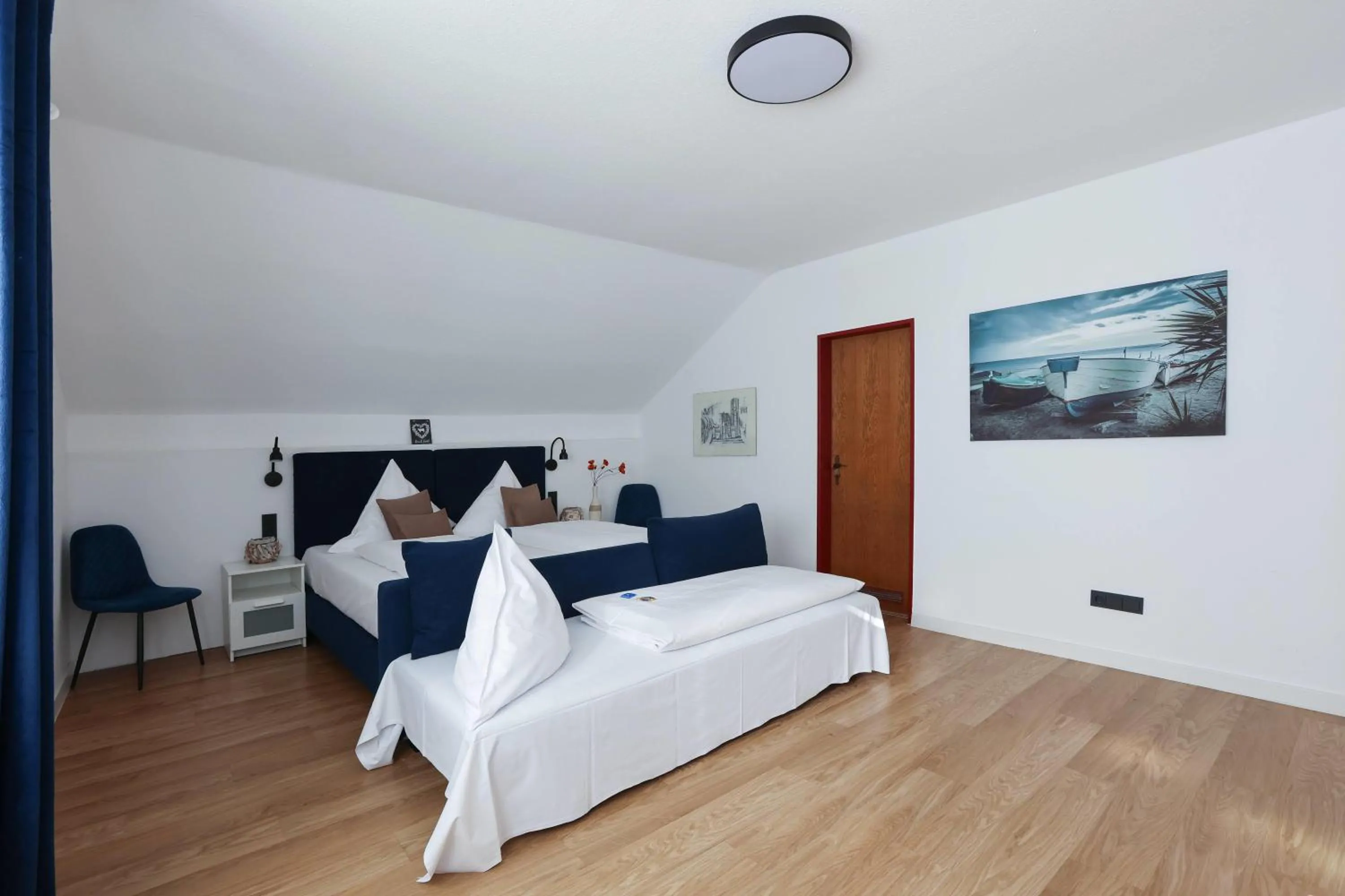Photo of the whole room, Bed in ANA Panorama, Trademark Collection by Wyndham