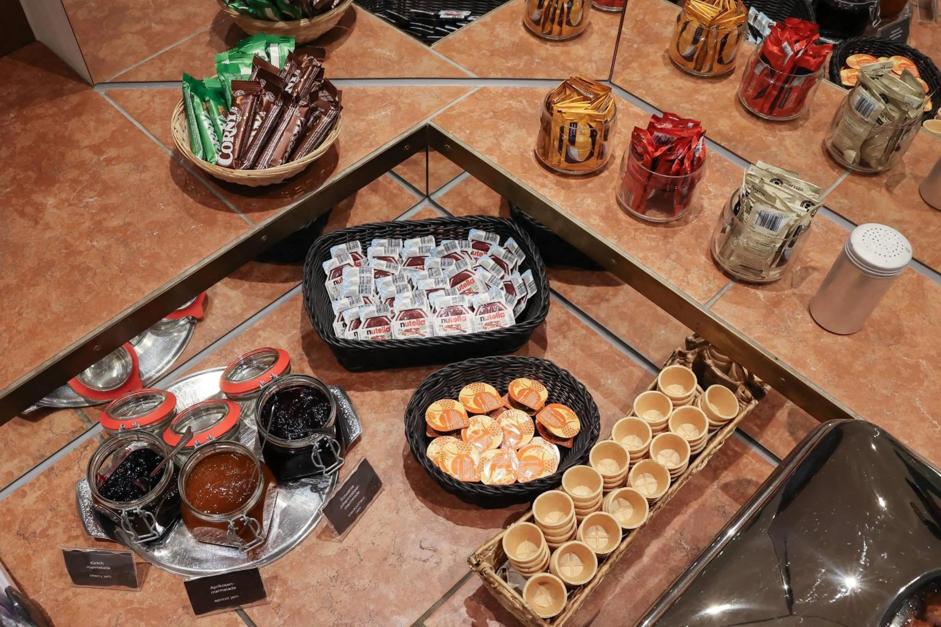 Restaurant/places to eat in ANA Panorama, Trademark Collection by Wyndham