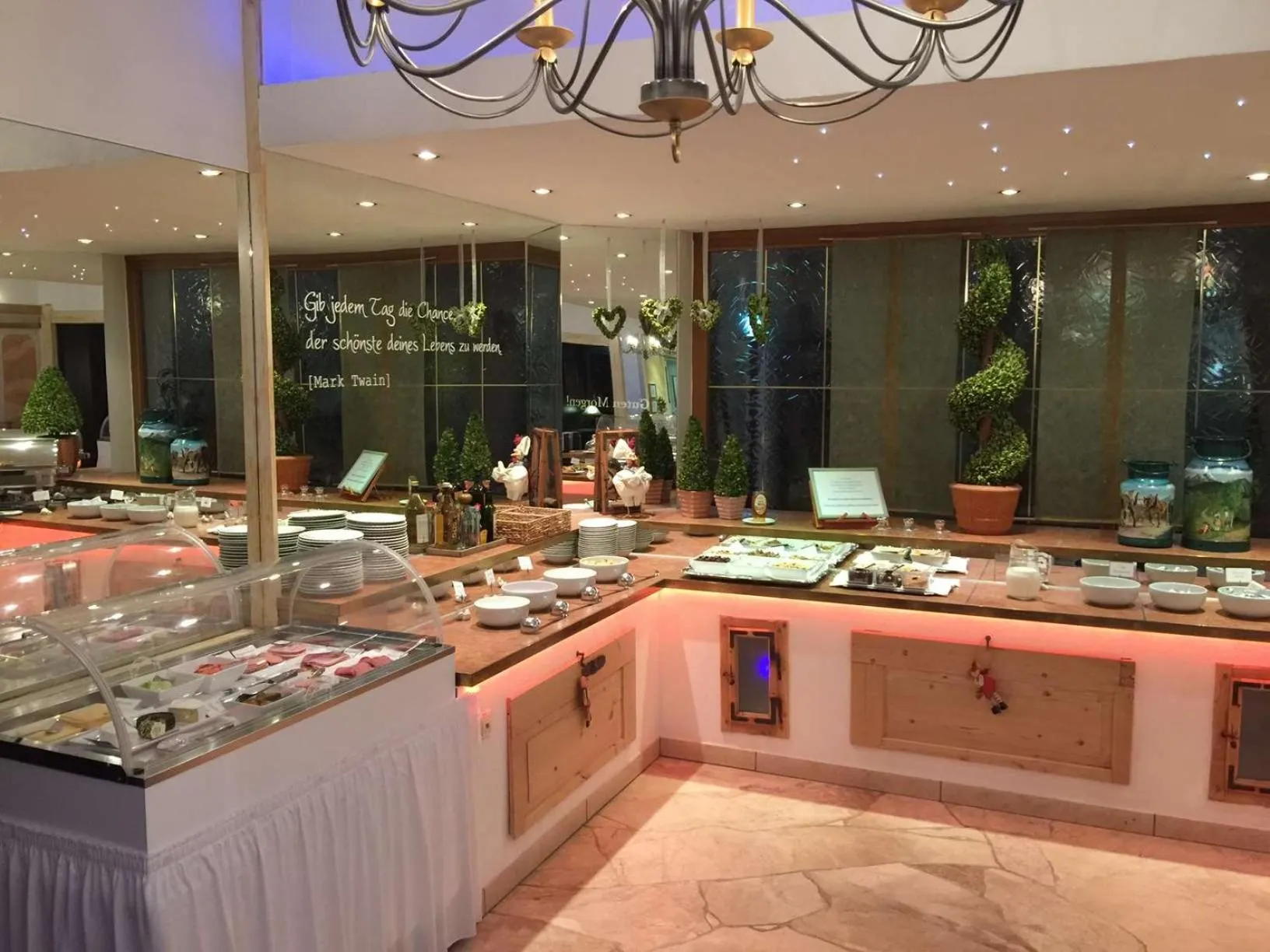 Restaurant/places to eat in Arthotel Ana Panorama