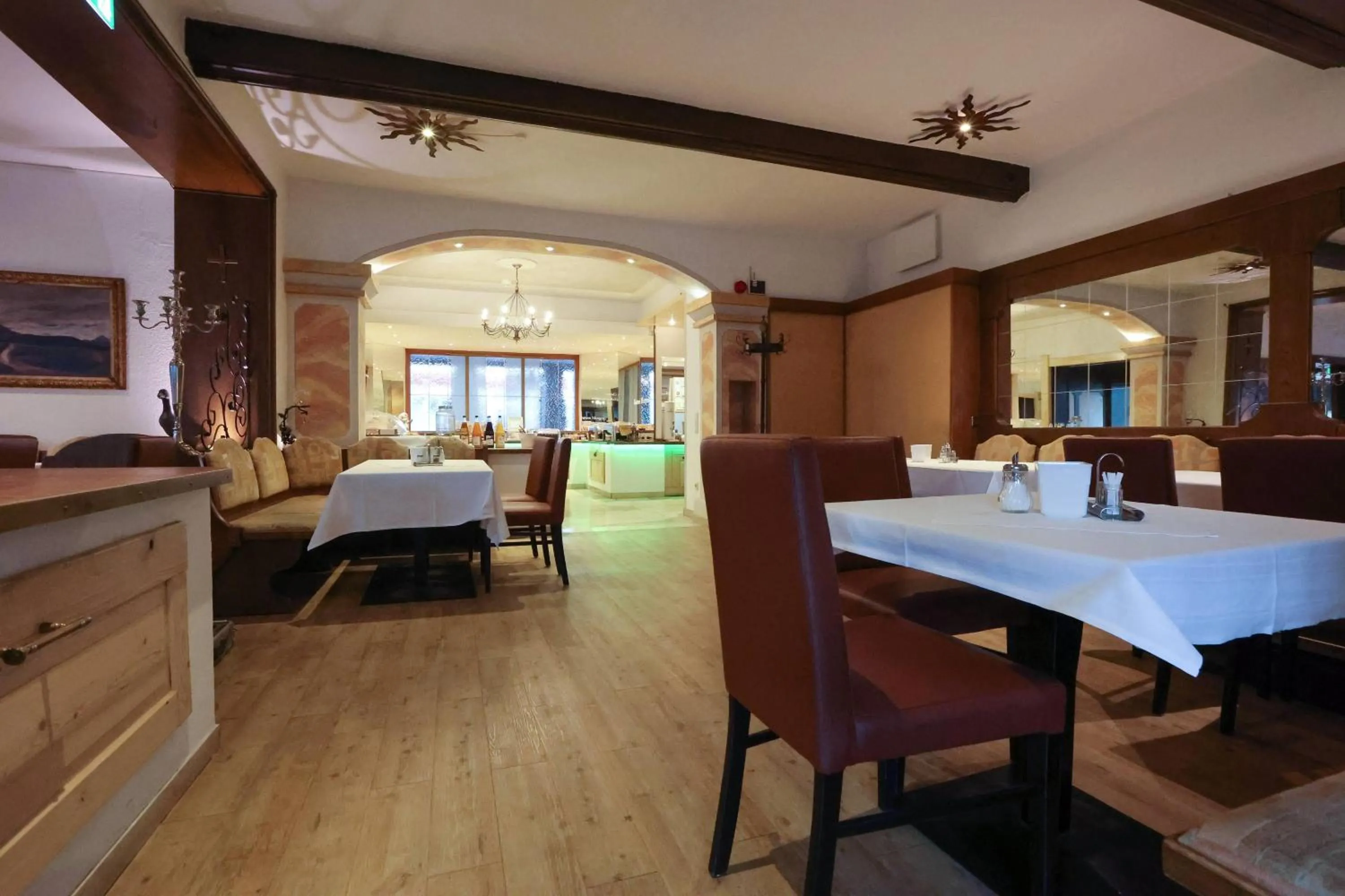 Restaurant/places to eat in ANA Panorama, Trademark Collection by Wyndham