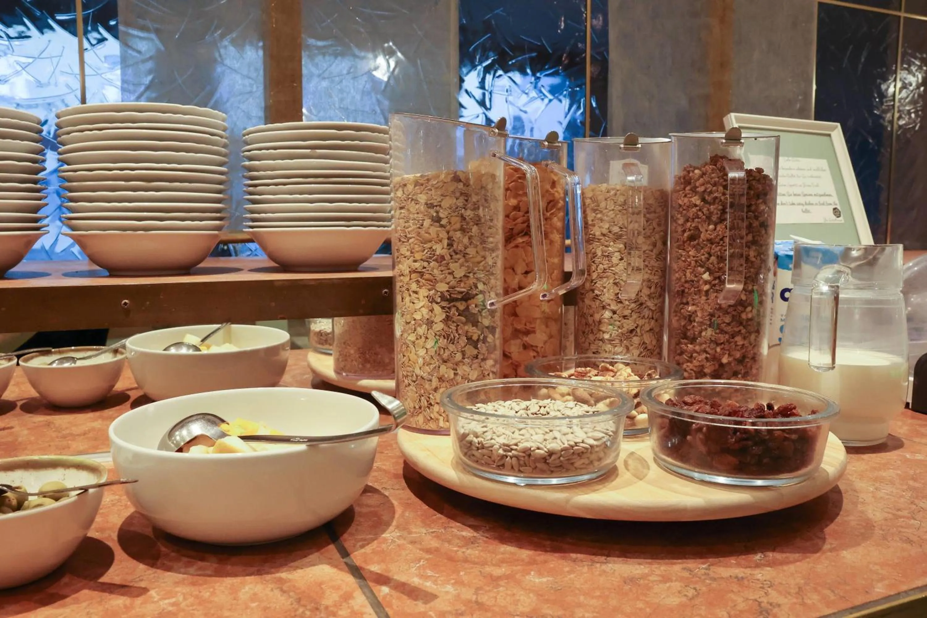 Restaurant/places to eat in ANA Panorama, Trademark Collection by Wyndham