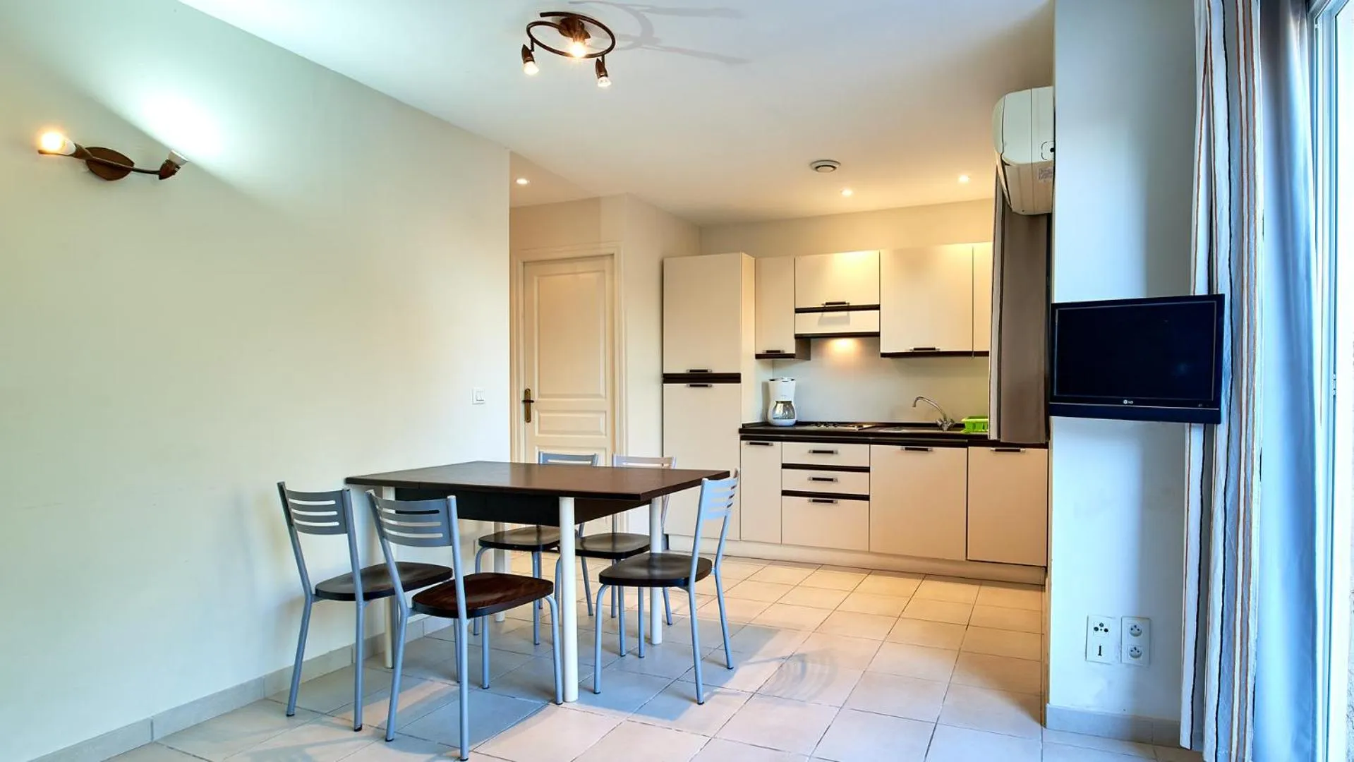 Kitchen or kitchenette in Vacancéole - Résidence Lisa Maria