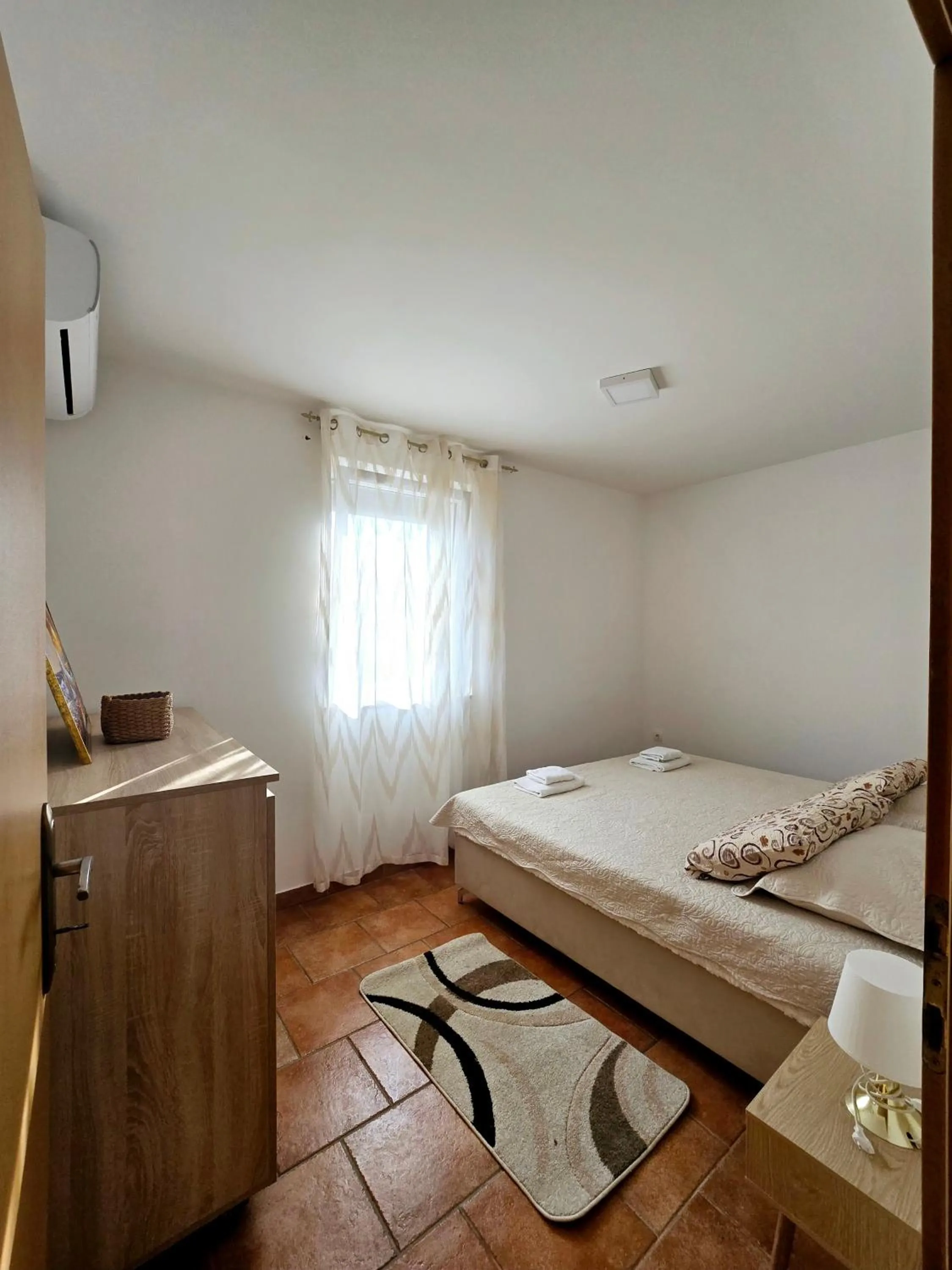 Bed in Apartments Vugica Šilo