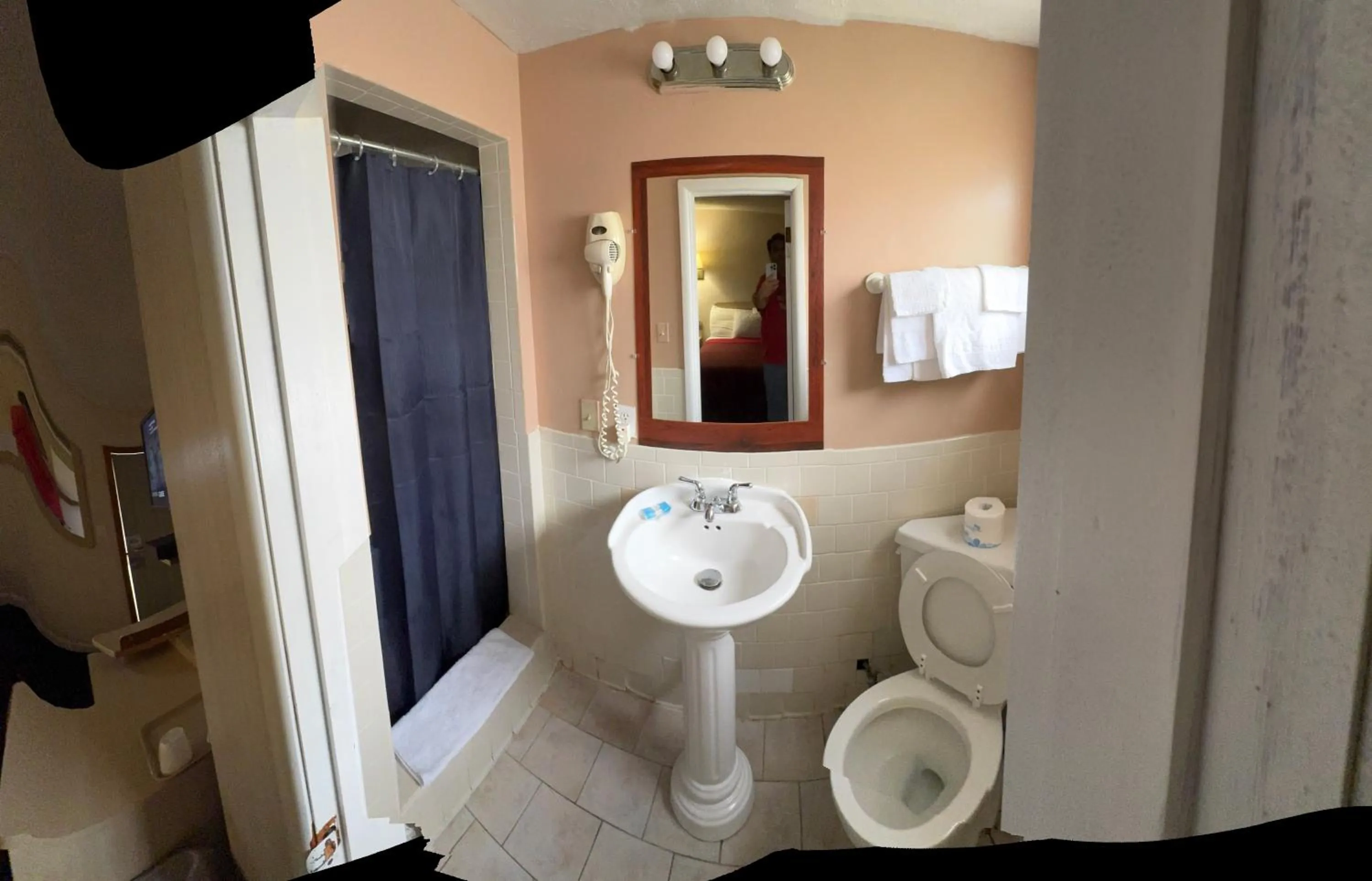 Bathroom in Sands Motel Niagara Falls