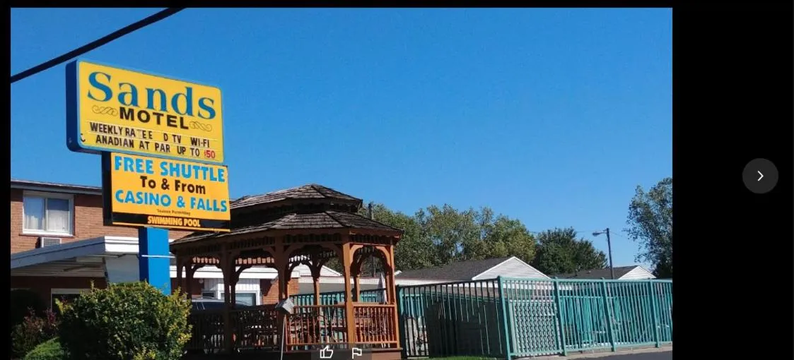 Street view in Sands Motel Niagara Falls