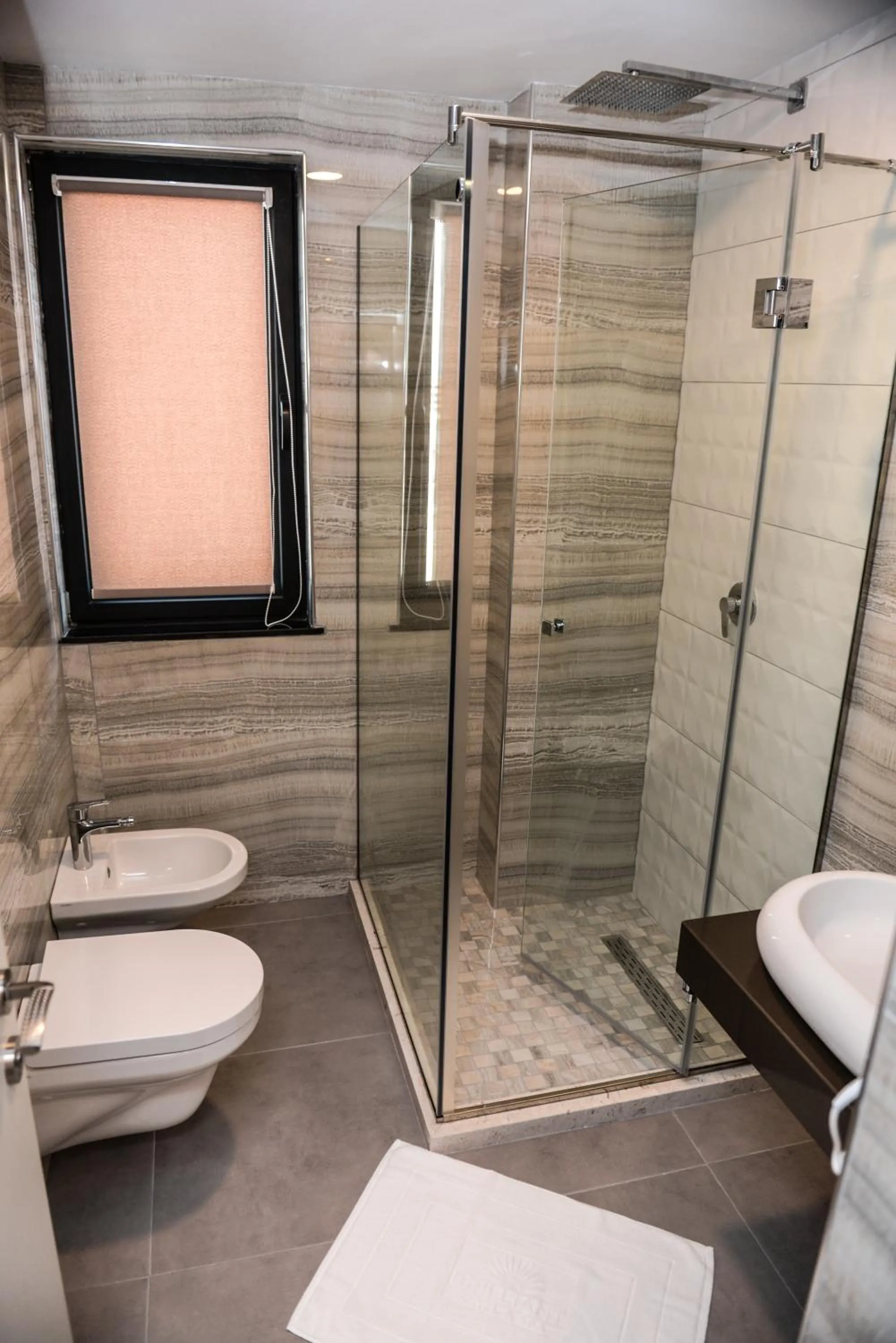 Shower in Brilliant Hotel & SPA