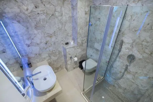 Shower in Brilliant Hotel & SPA