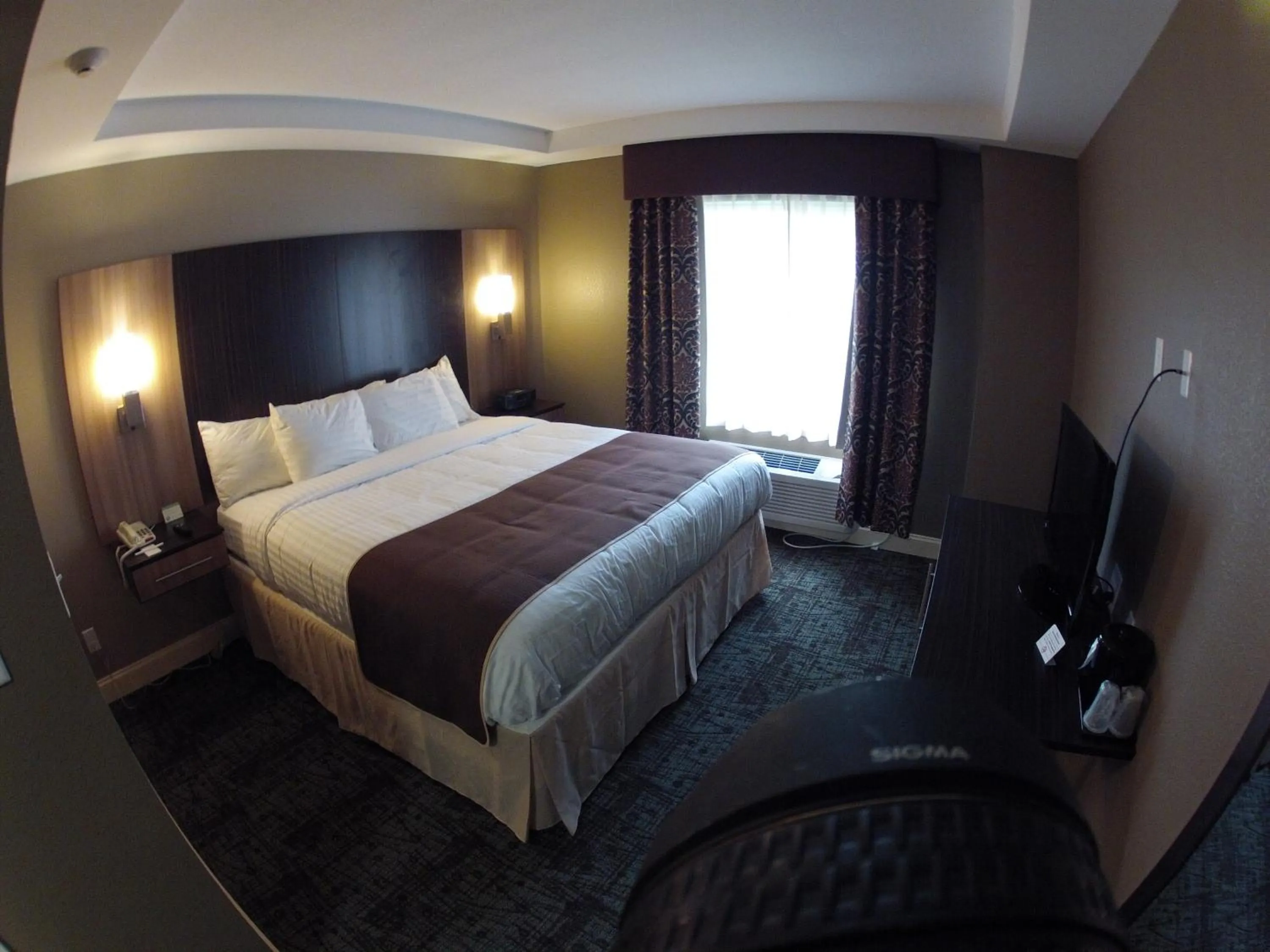 Photo of the whole room, Bed in Aashram Hotel by Niagara River