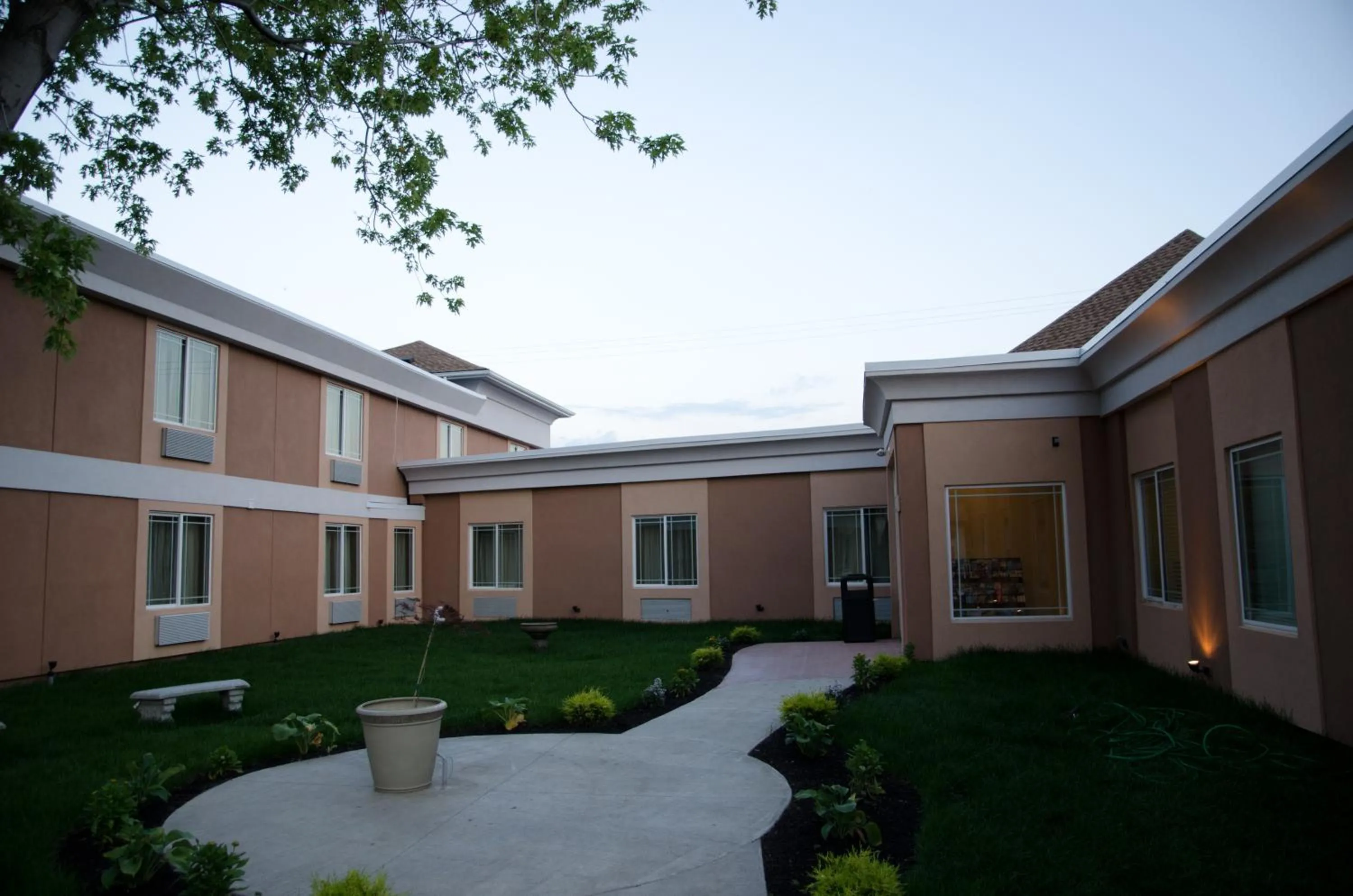 Facade/entrance in Aashram Hotel by Niagara River