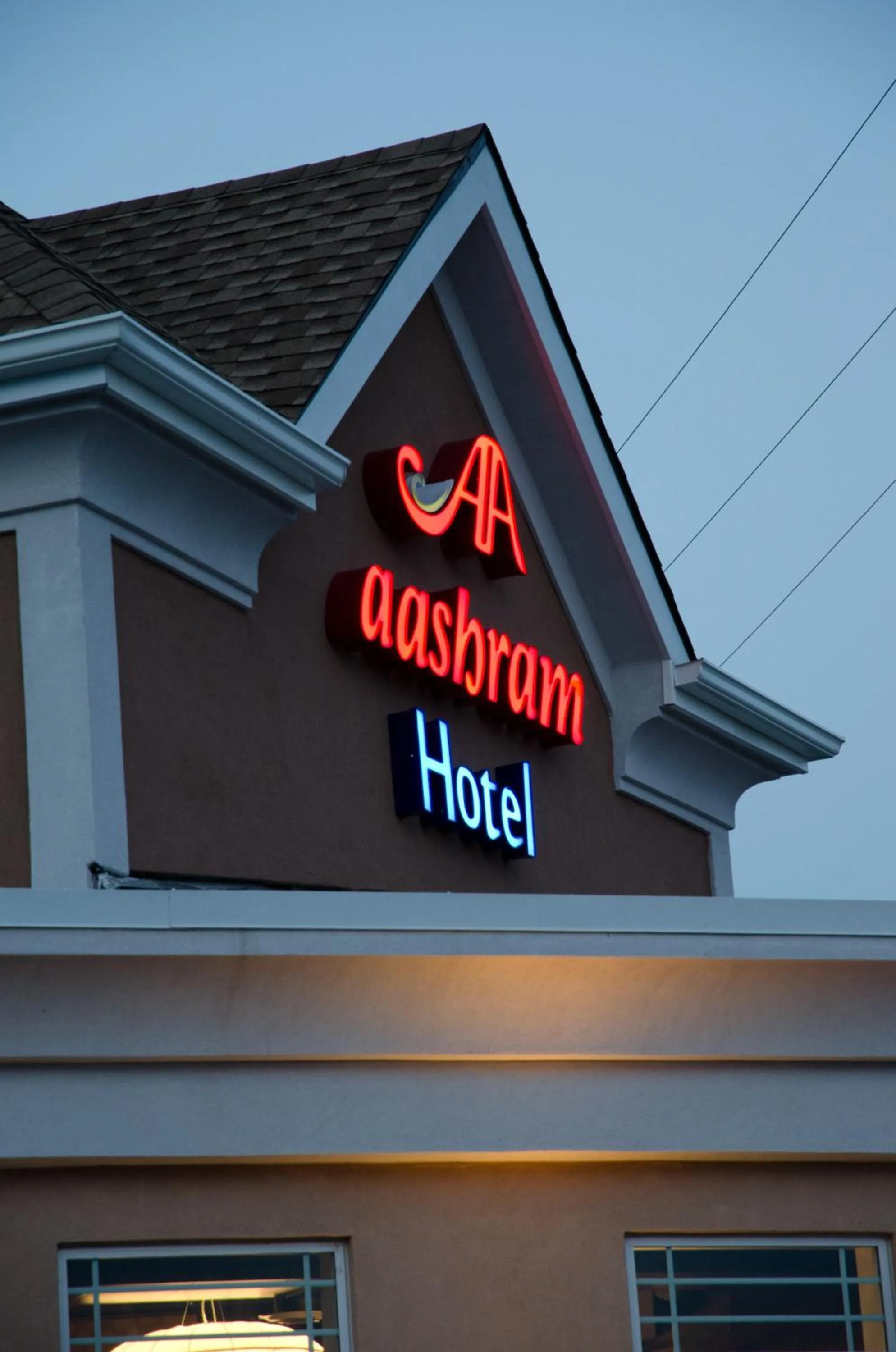 Facade/entrance in Aashram Hotel by Niagara River