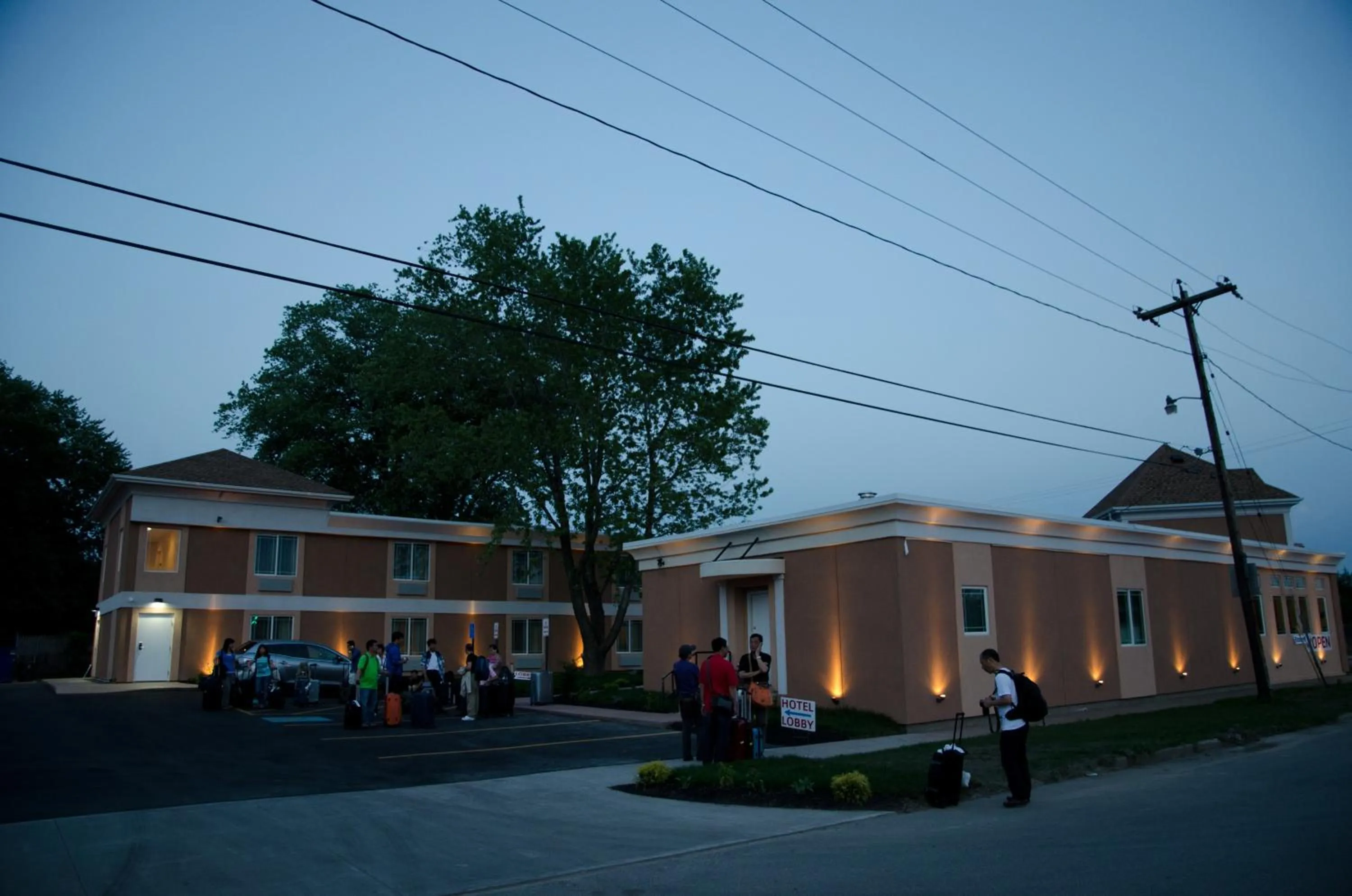 Facade/entrance in Aashram Hotel by Niagara River