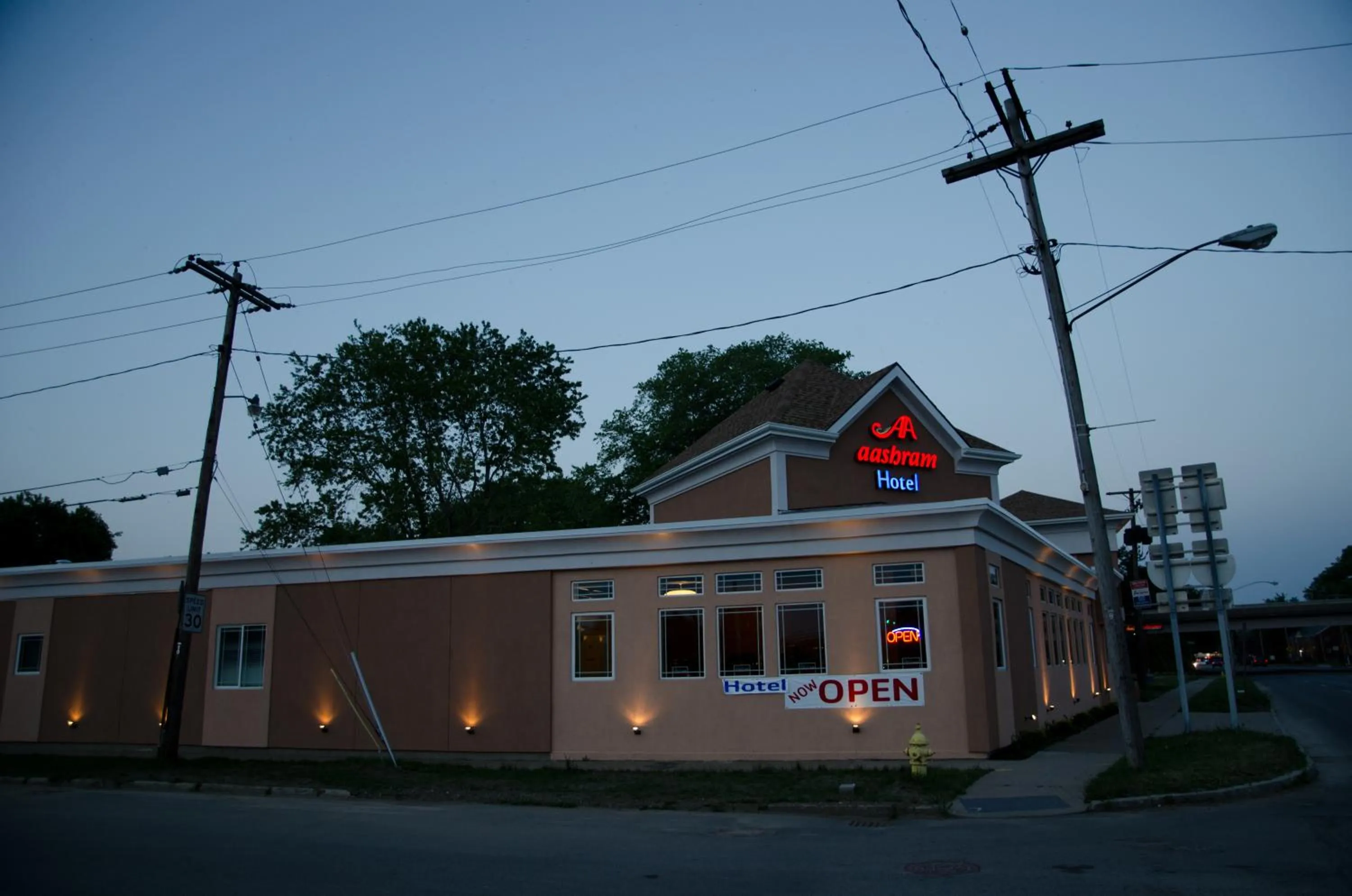 Facade/entrance in Aashram Hotel by Niagara River