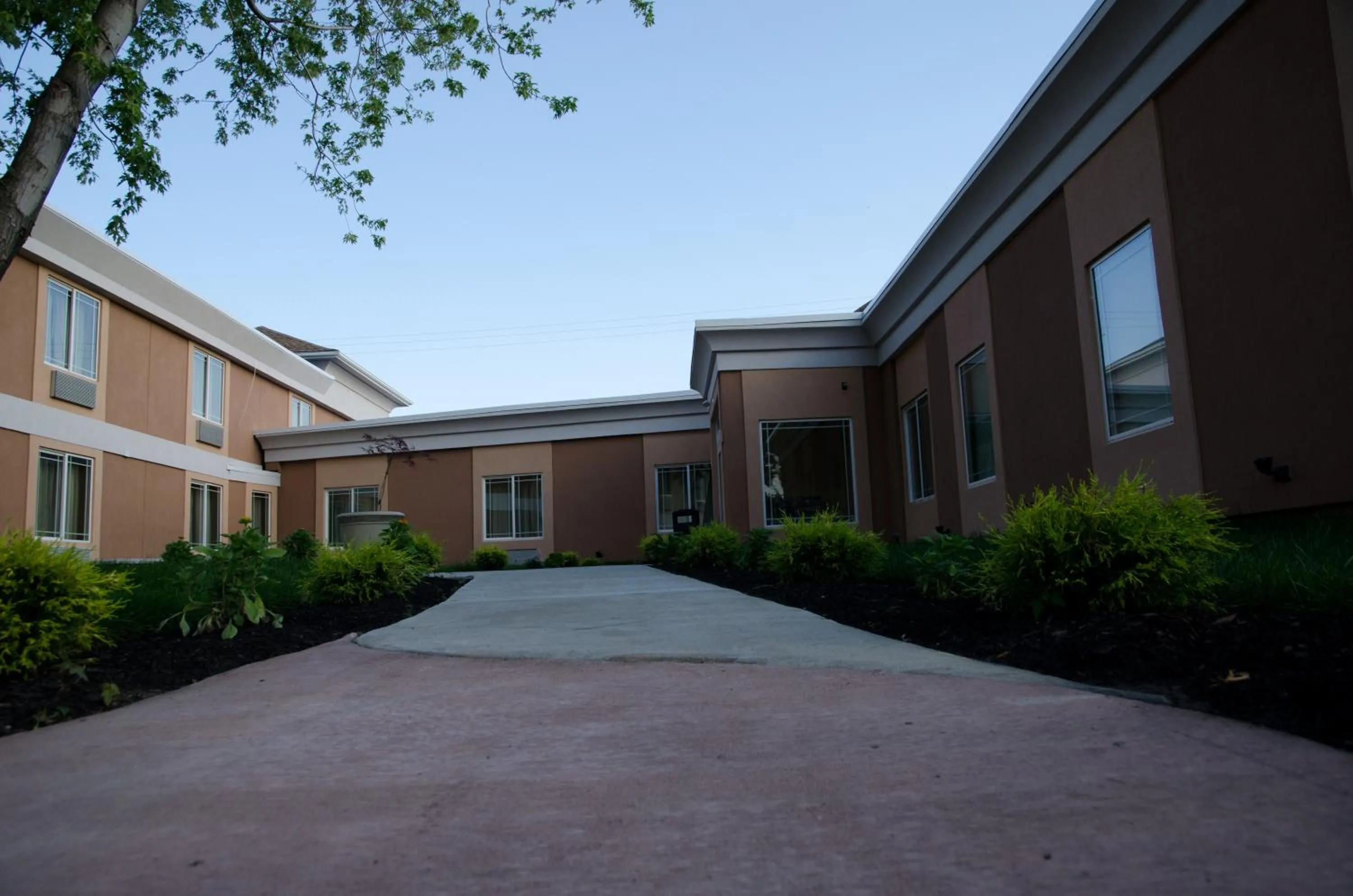 Facade/entrance in Aashram Hotel by Niagara River