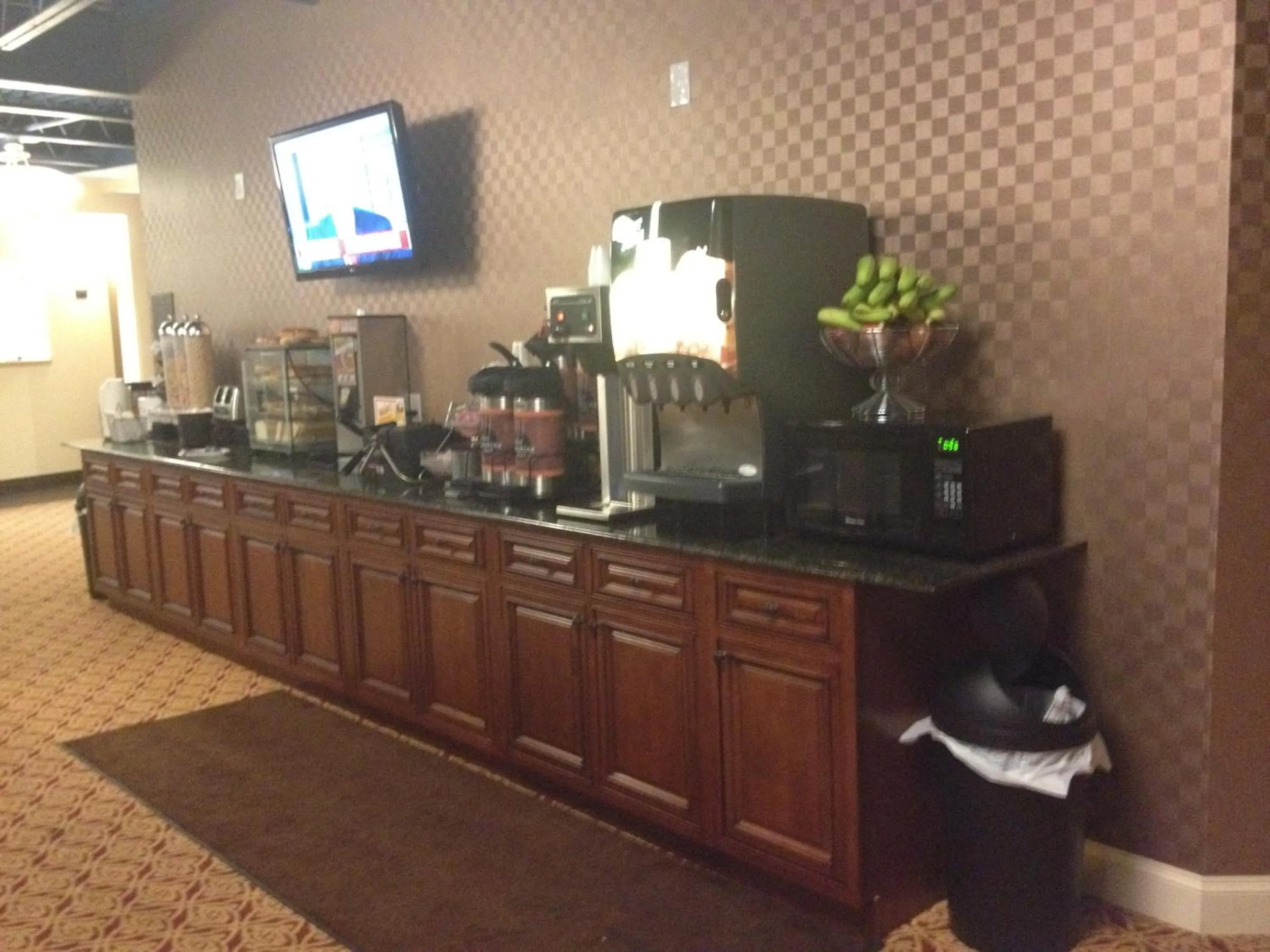 Restaurant/places to eat in Aashram Hotel by Niagara River