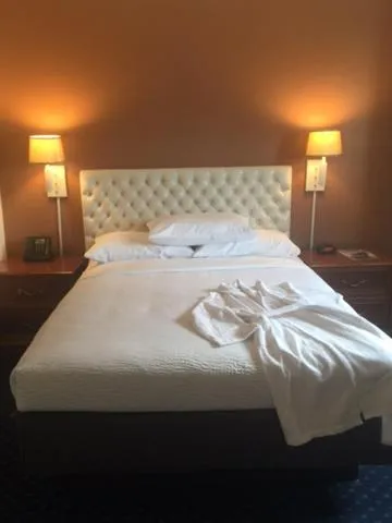 Bed in Hotel Focus SFO