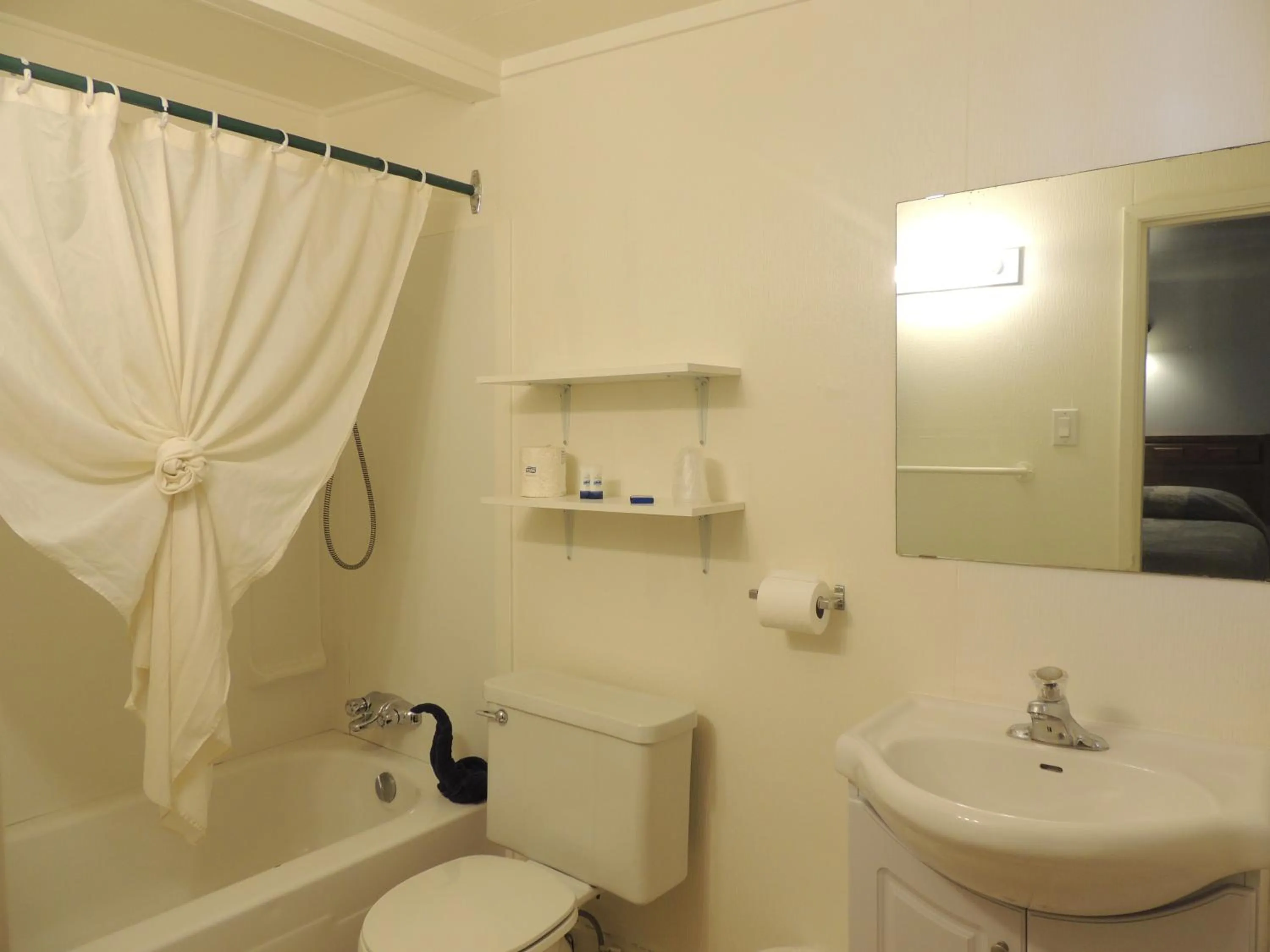 Bathroom in 100 Mile Motel & RV Park