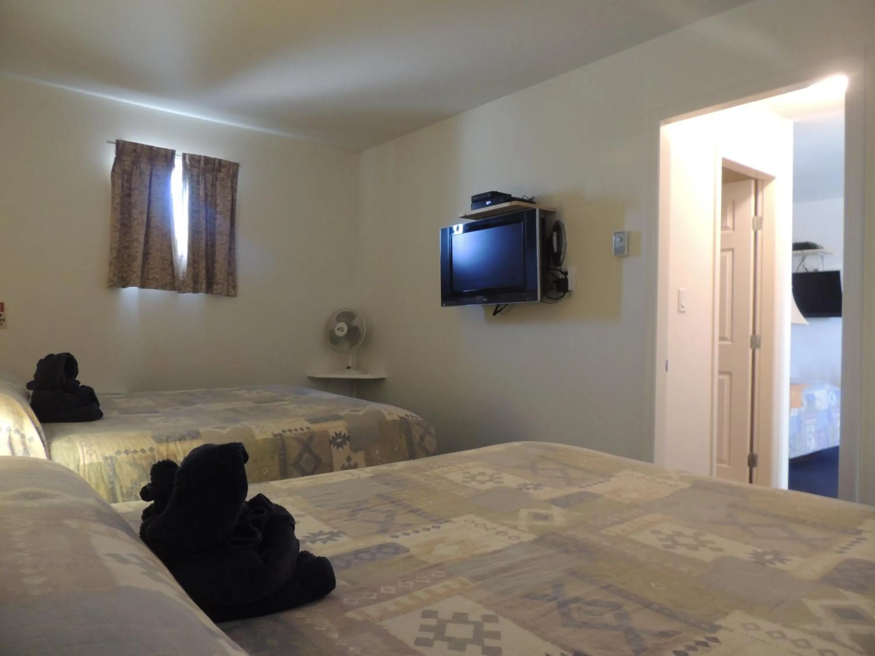 Photo of the whole room, Bed in 100 Mile Motel & RV Park