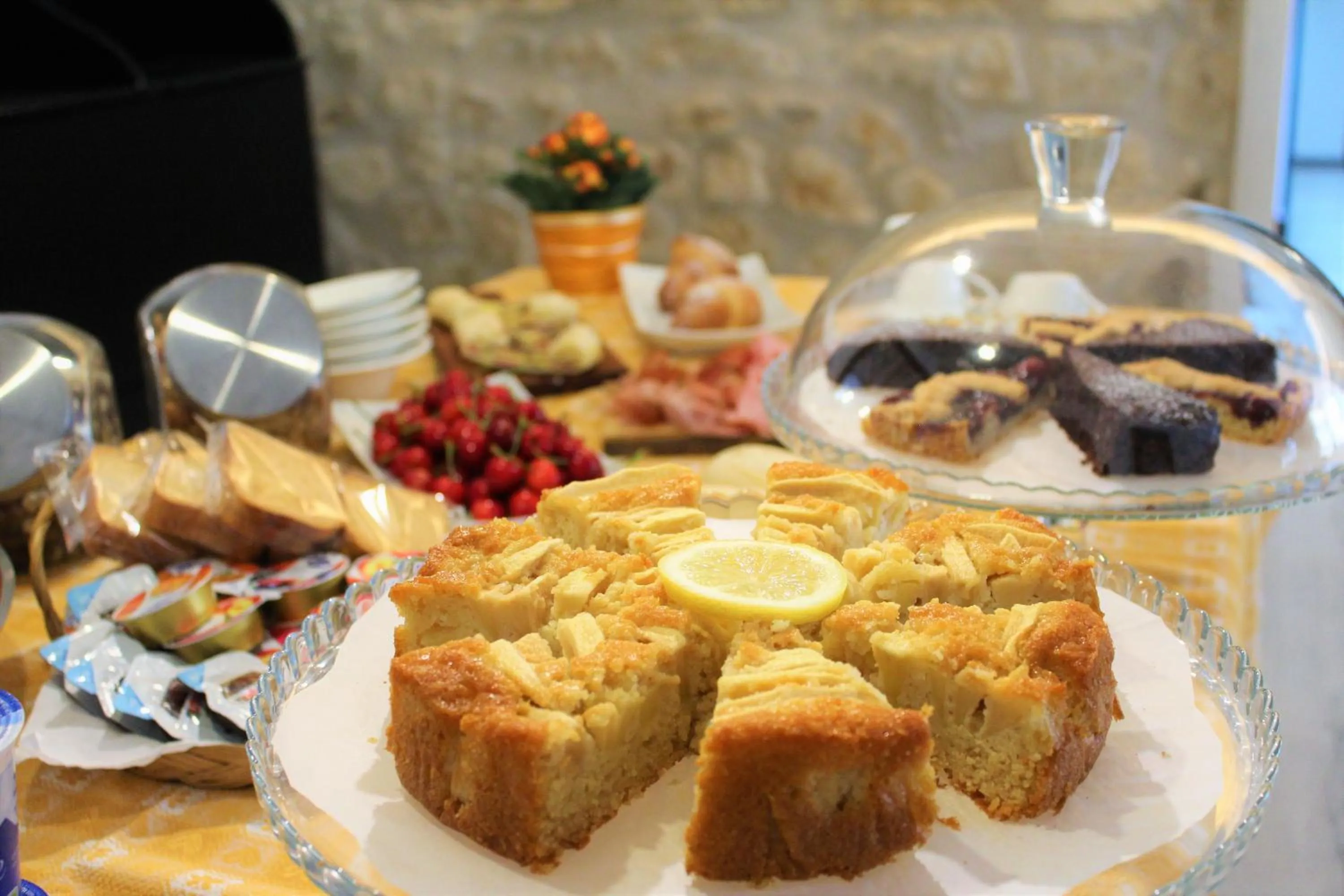 Buffet breakfast in B&B Arco di Vino