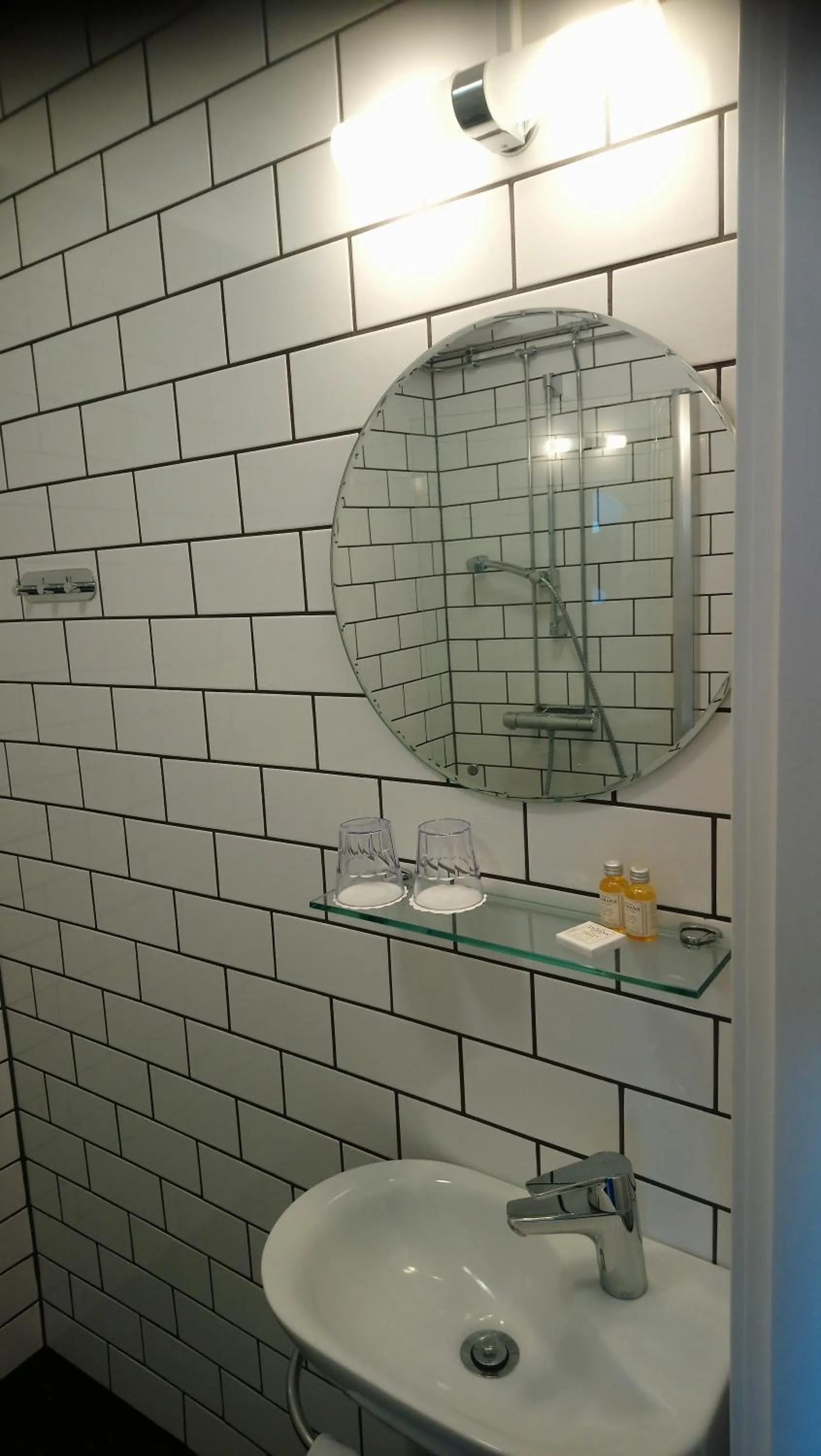 Bathroom in BriQ Hotell