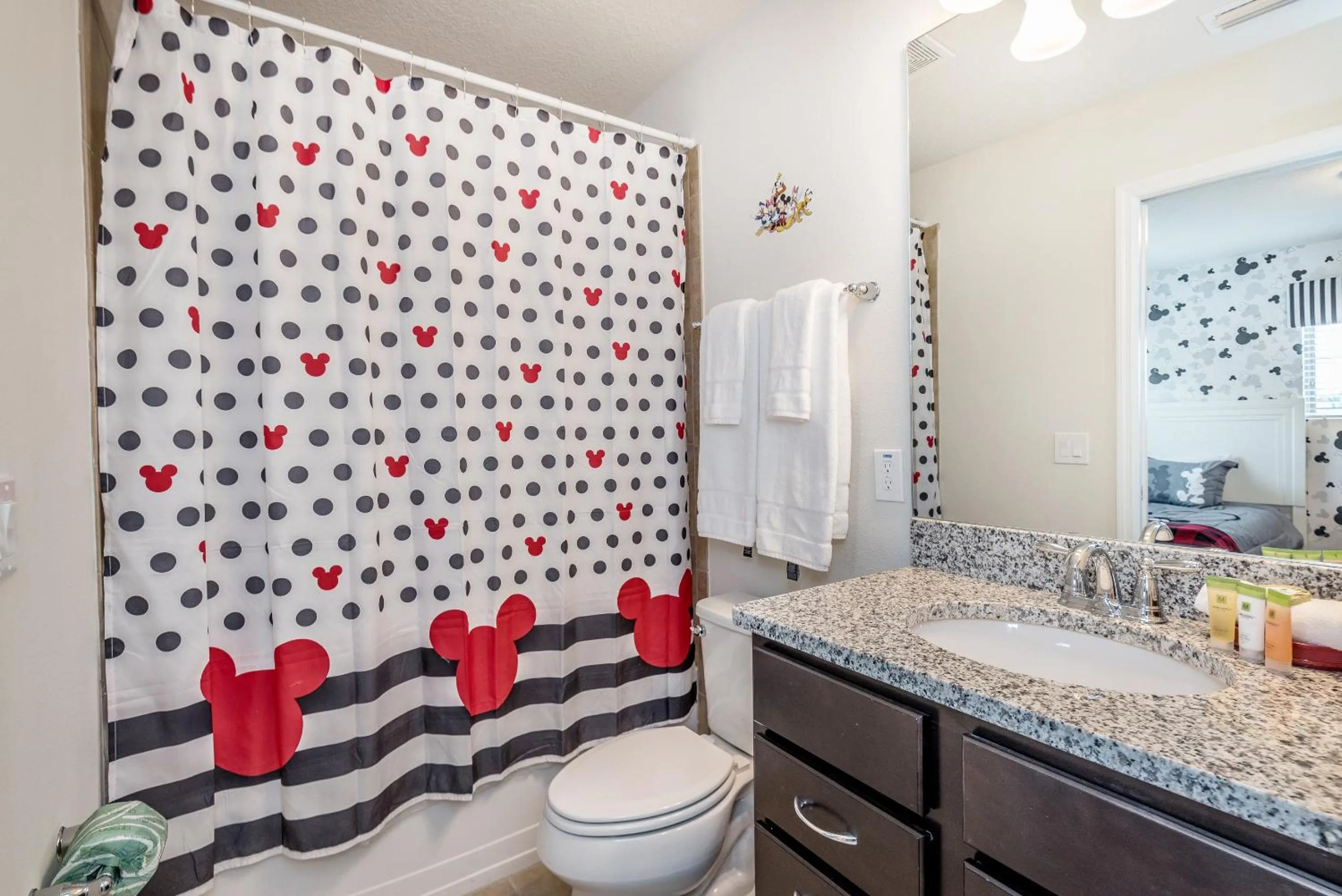 Large Villa wPrivate Pool Game Room Waterpark