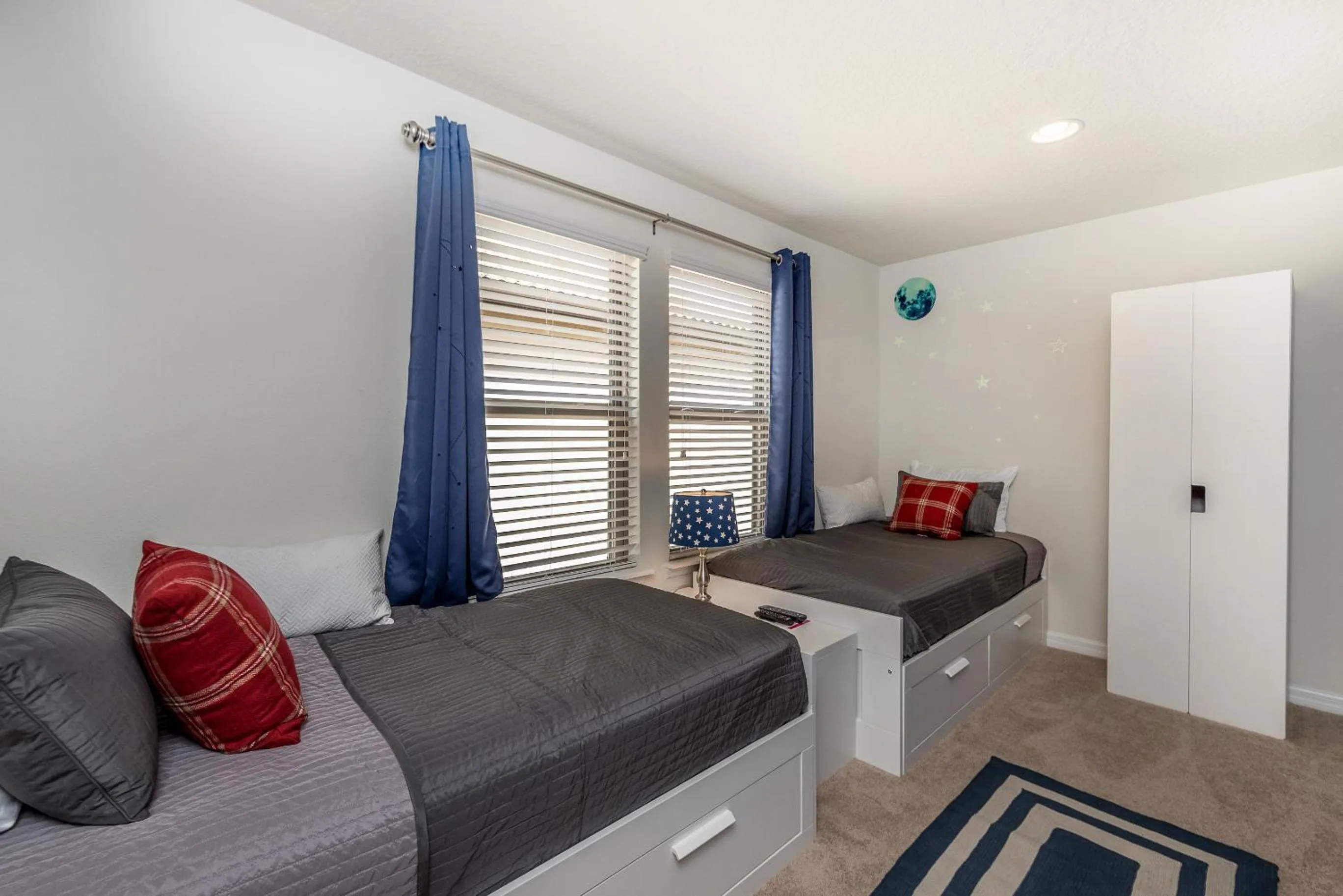 Bed in Large Villa wPrivate Pool Game Room Waterpark