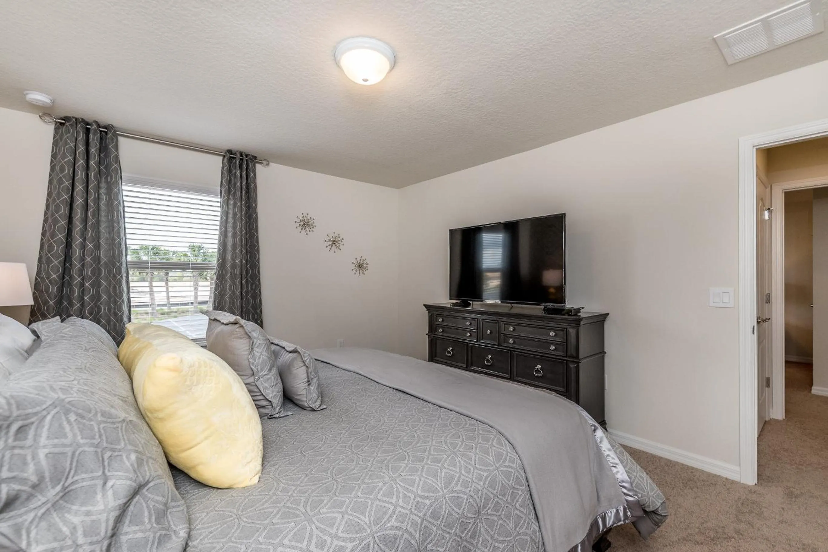 Bed in Large Villa wPrivate Pool Game Room Waterpark