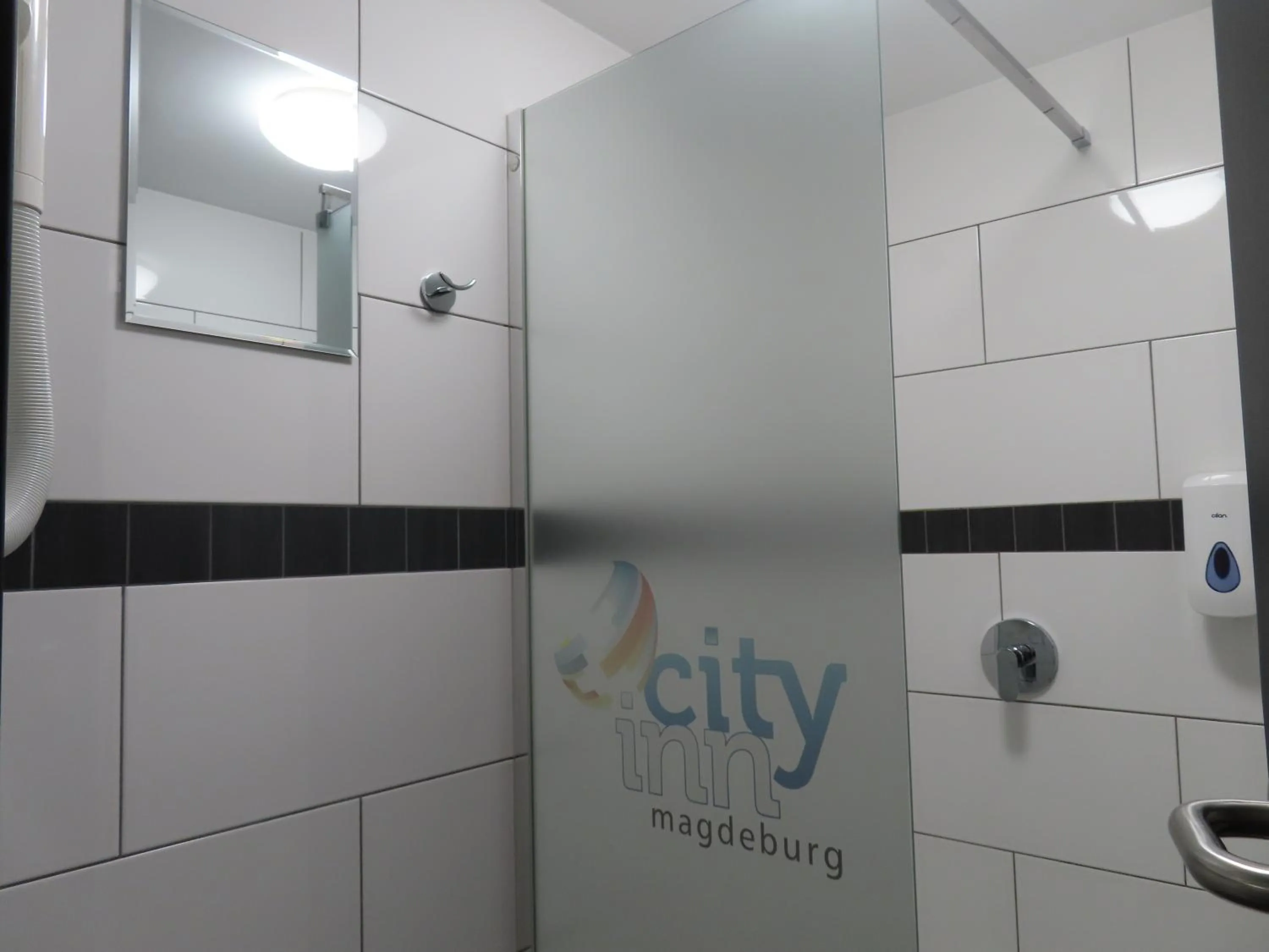 Shower in Hotel City Inn