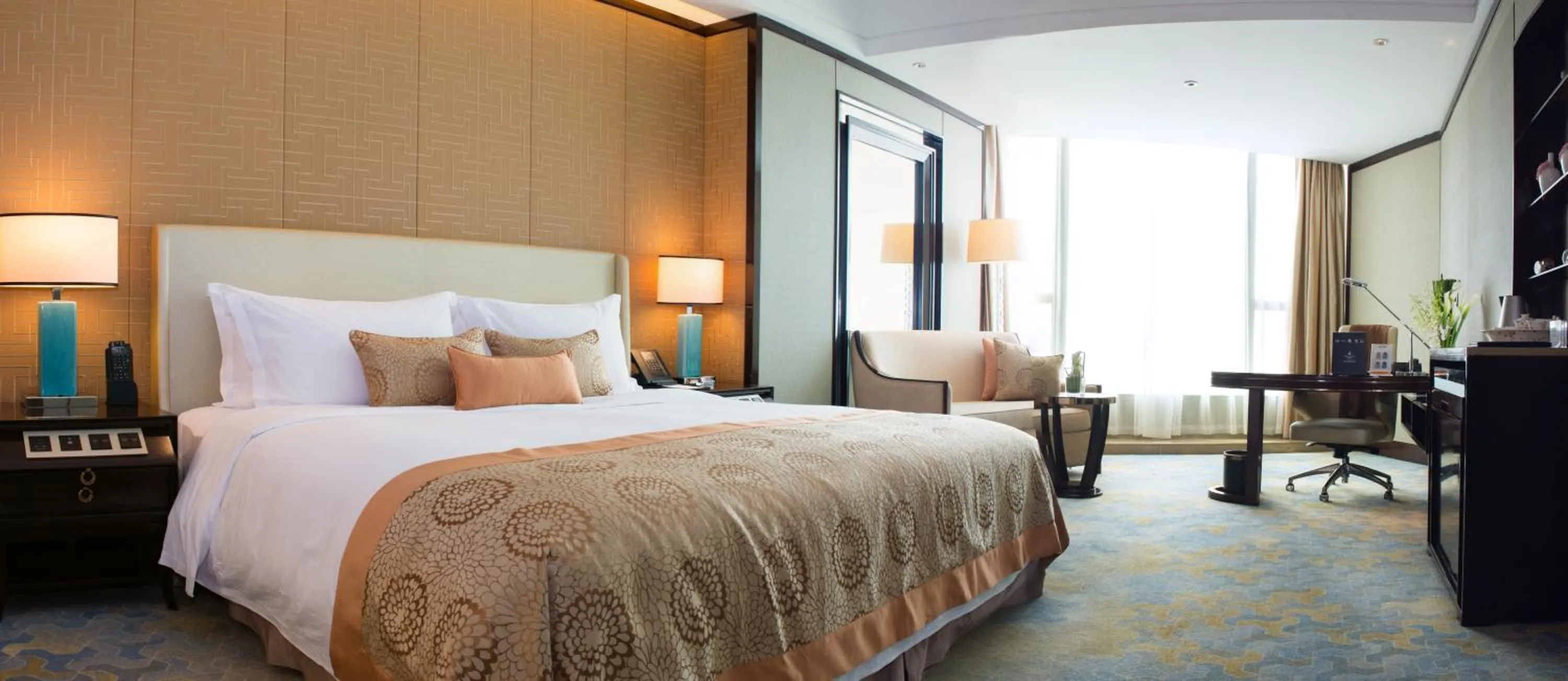 Photo of the whole room, Bed in Kempinski Hotel Xiamen