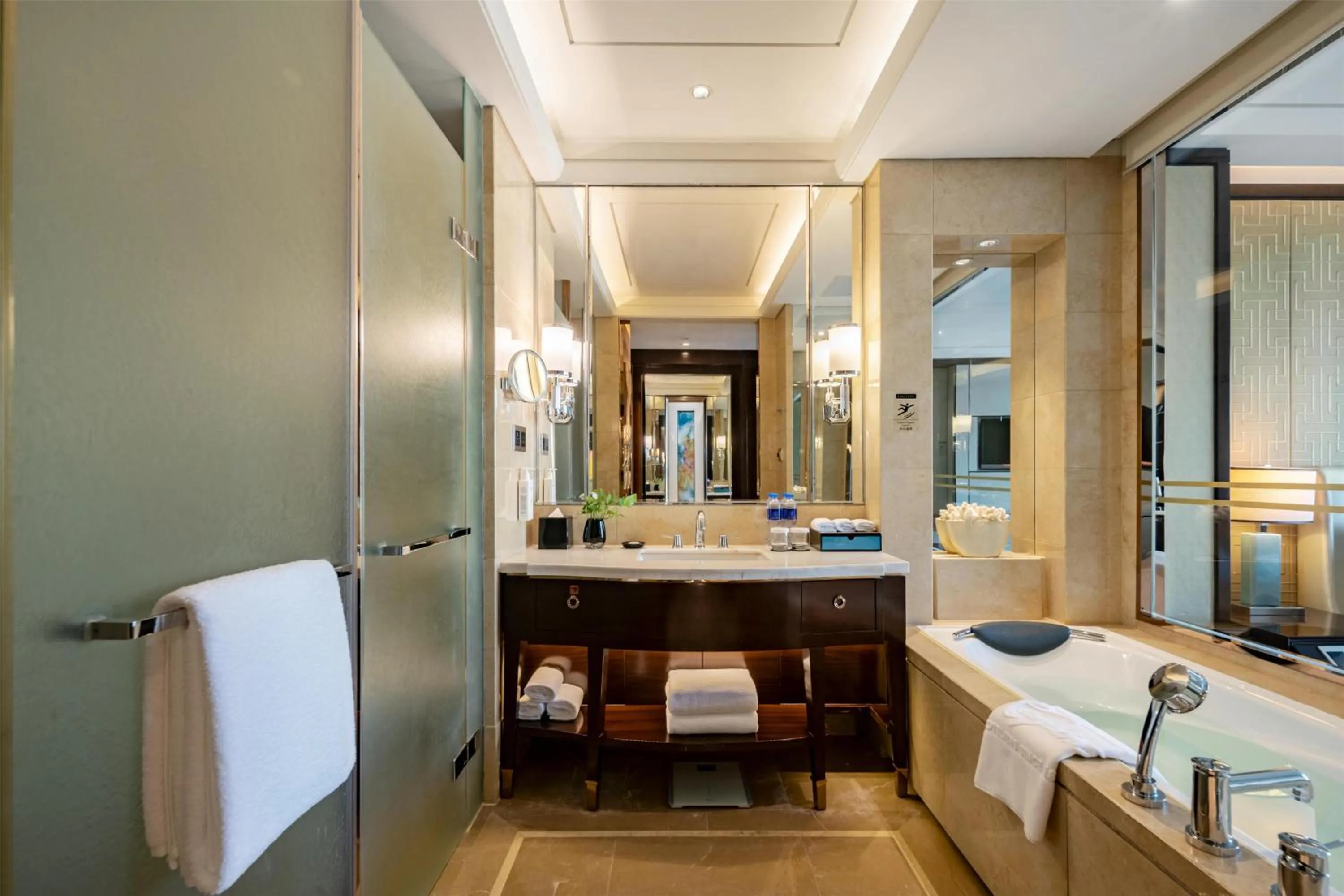 Bedroom, Bed in Kempinski Hotel Xiamen