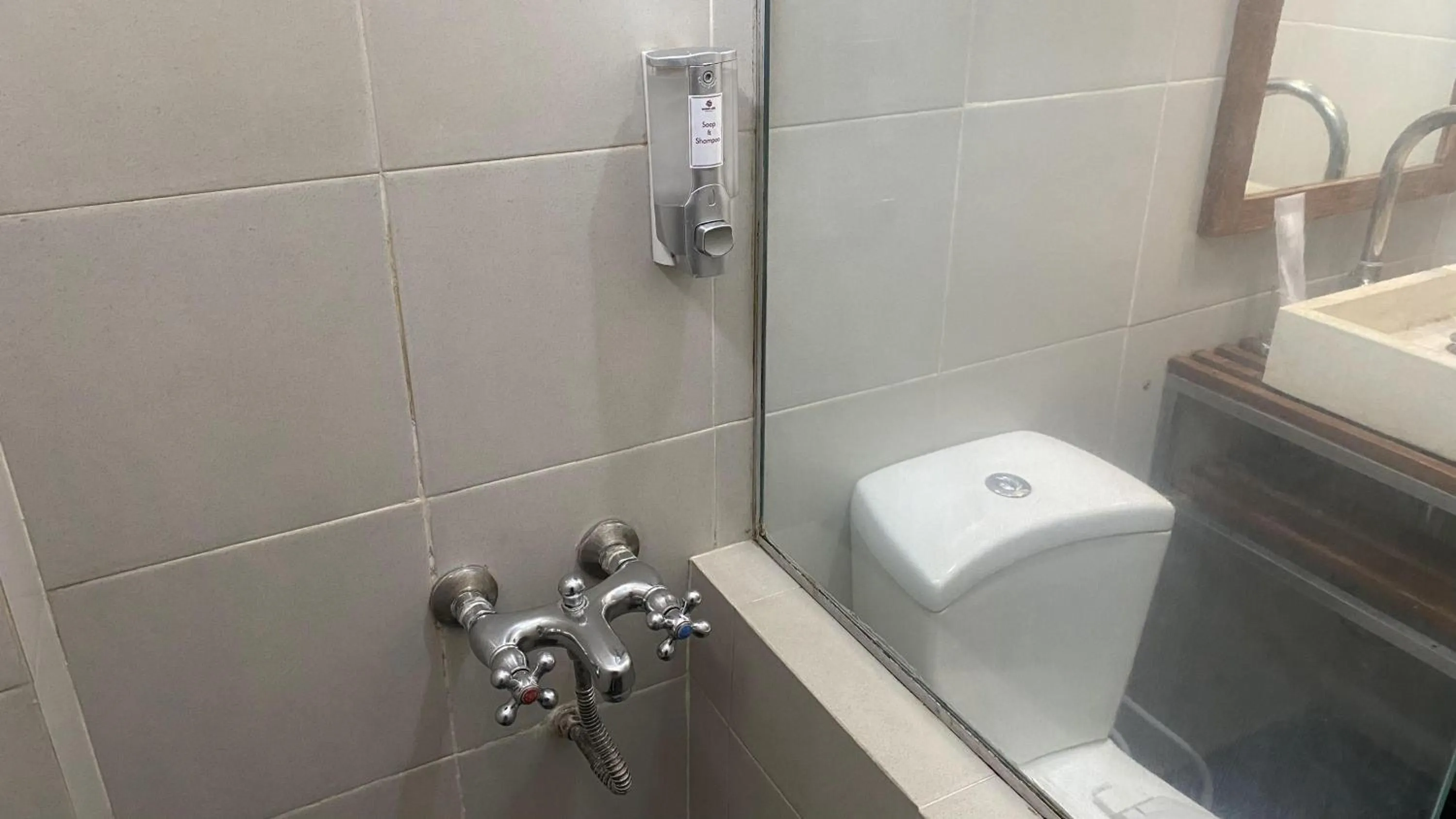 Bathroom in Mawar Asri Hotel