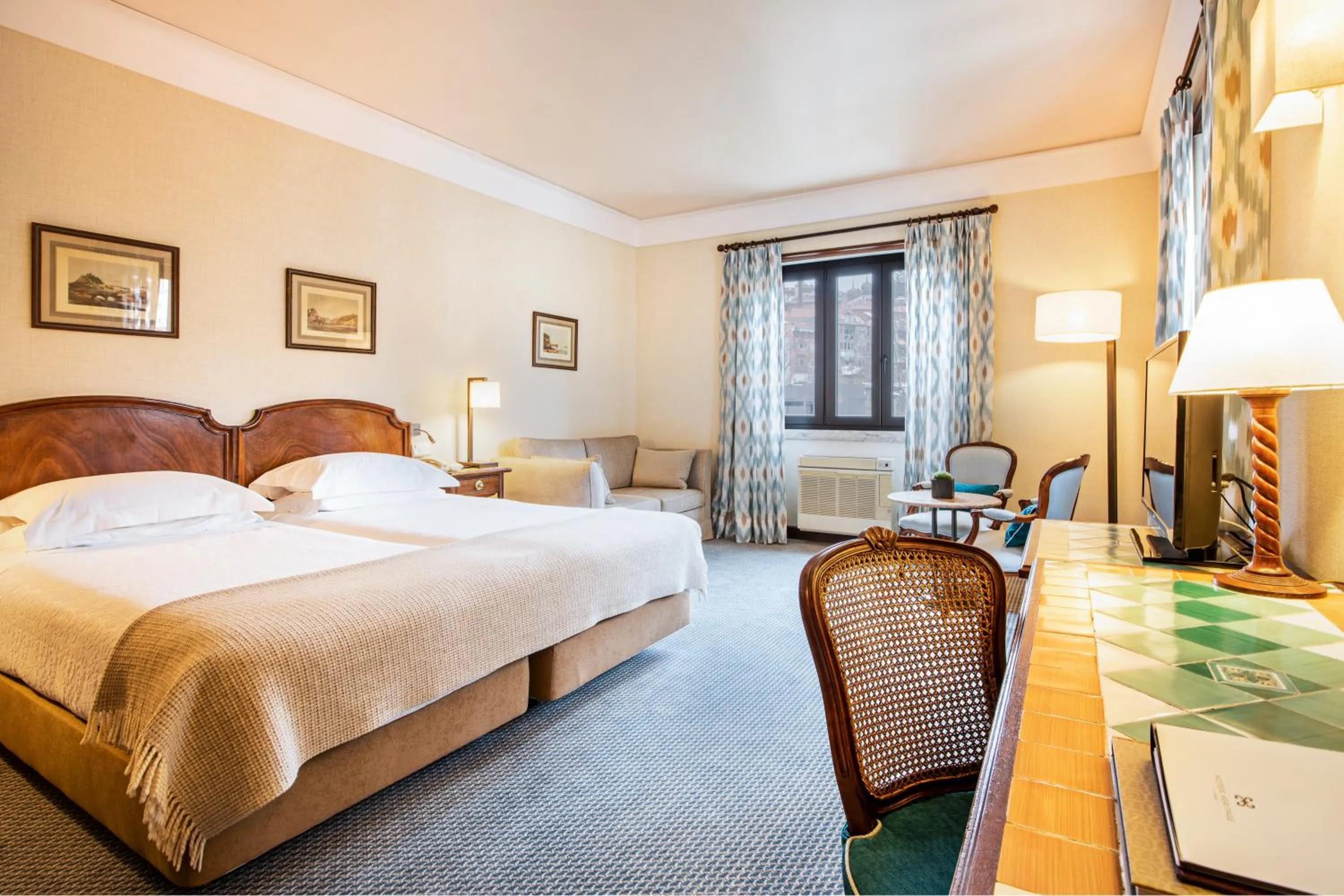 Bedroom, Bed in Hotel Lisboa Plaza - Lisbon Heritage Collection - Avenida