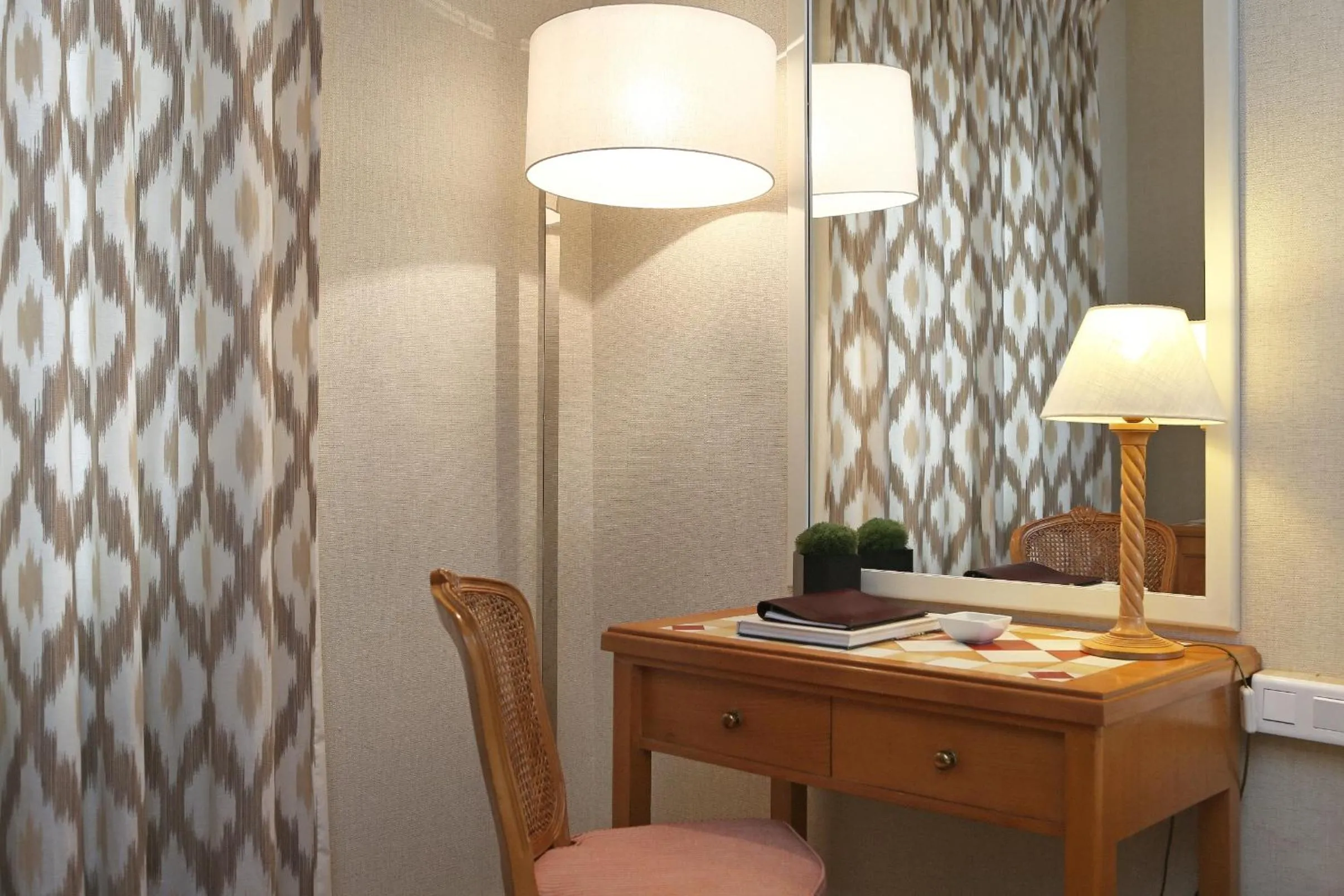 Bedroom in Hotel Lisboa Plaza - Lisbon Heritage Collection - Avenida