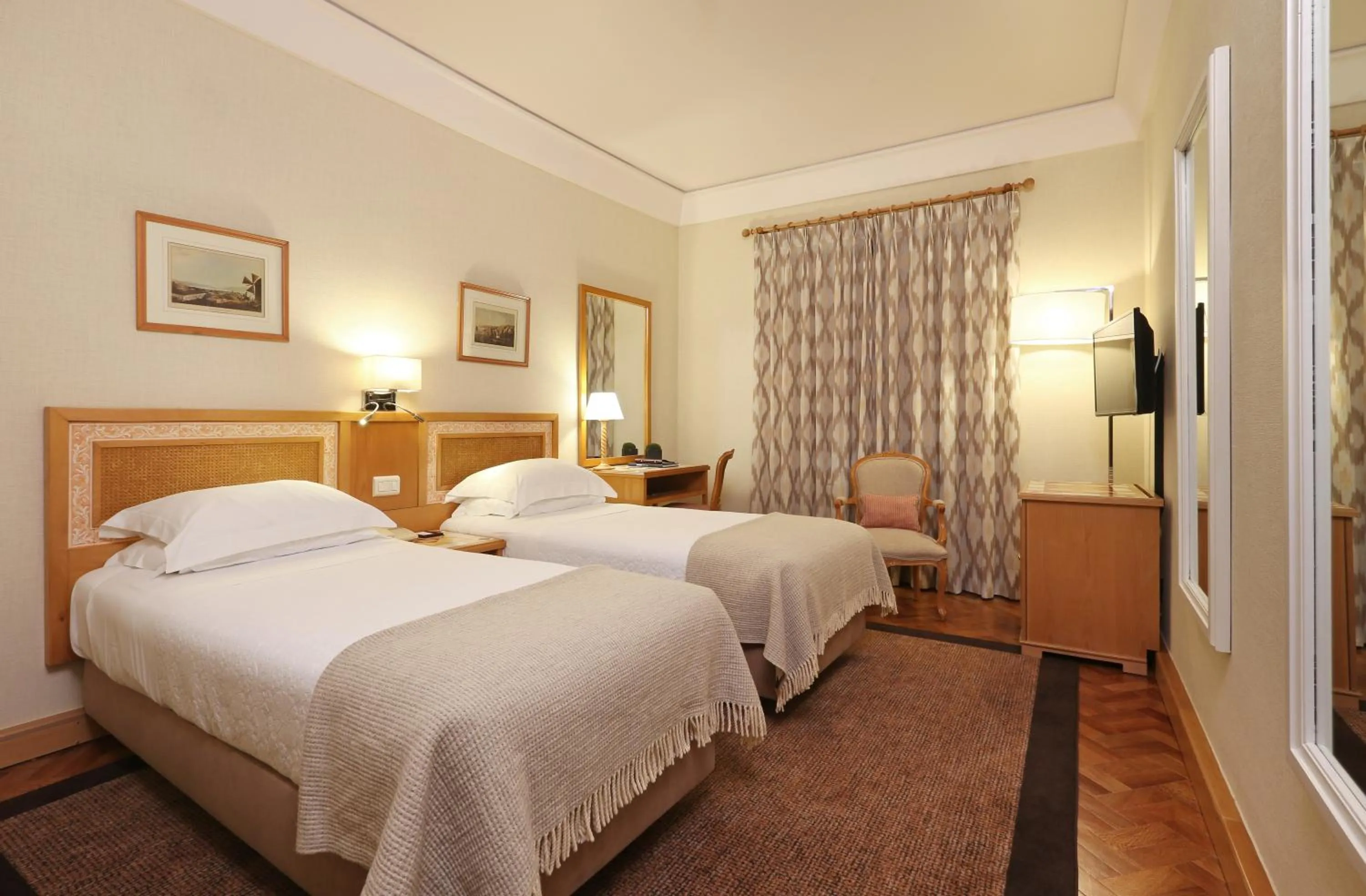 Photo of the whole room, Bed in Hotel Lisboa Plaza - Lisbon Heritage Collection - Avenida