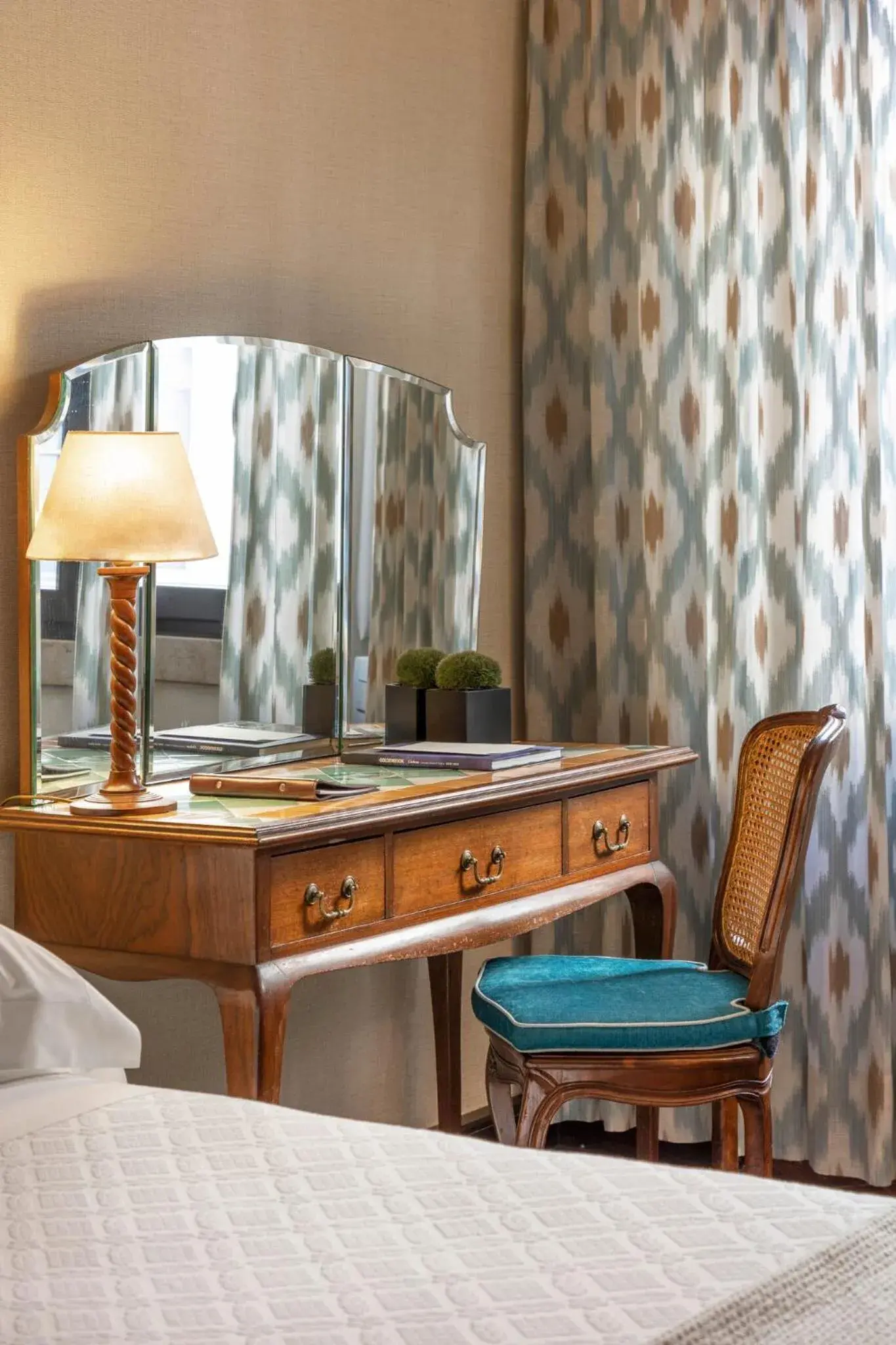 Lisboa Double or Twin Room in Hotel Lisboa Plaza - Lisbon Heritage Collection - Avenida Lisboa Double or Twin Room in Hotel Lisboa Plaza - Lisbon Heritage Collection - Avenida