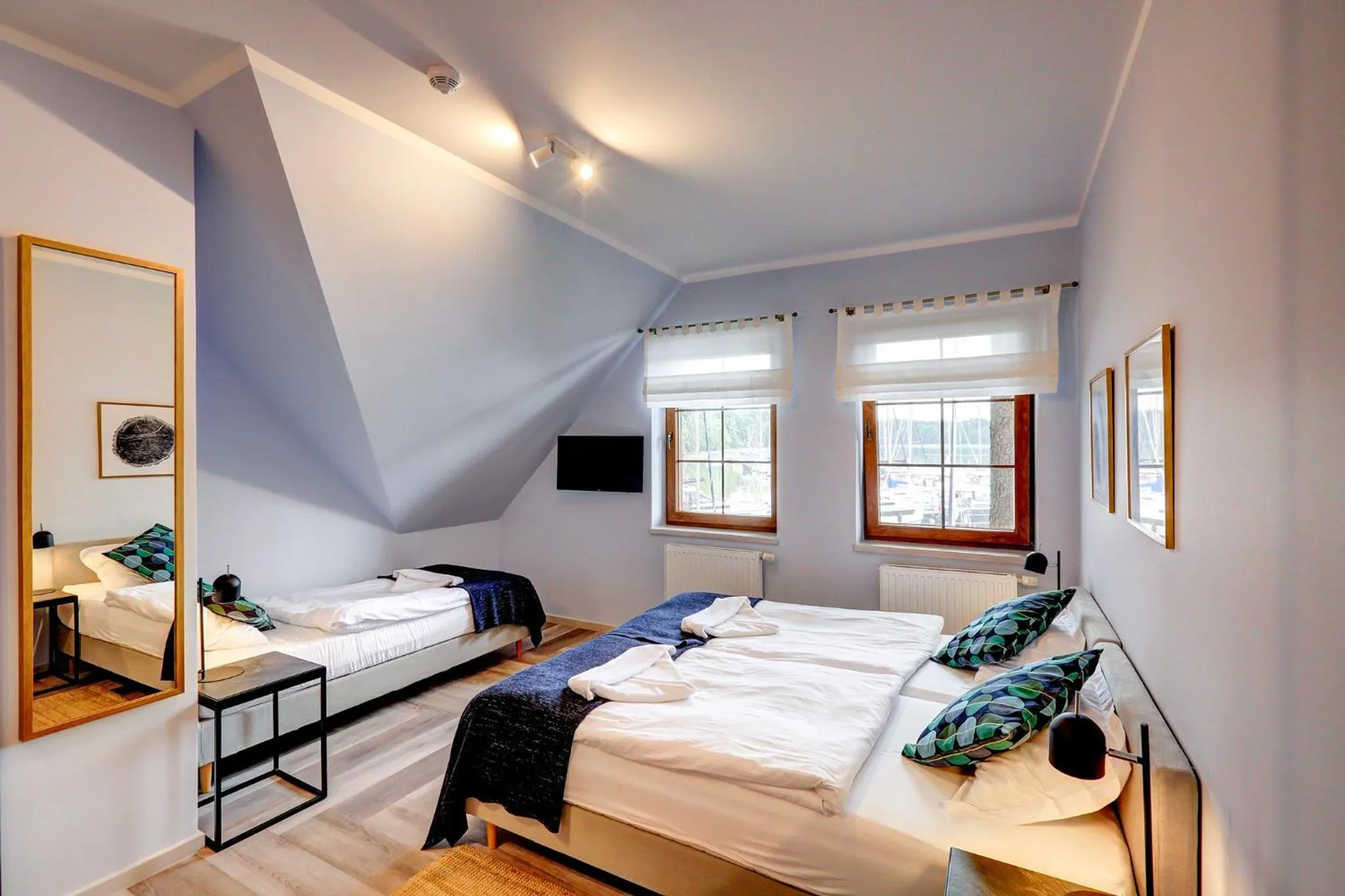 Bed in POD DEBEM Kompleks Zeglarsko-Rekreacyjny