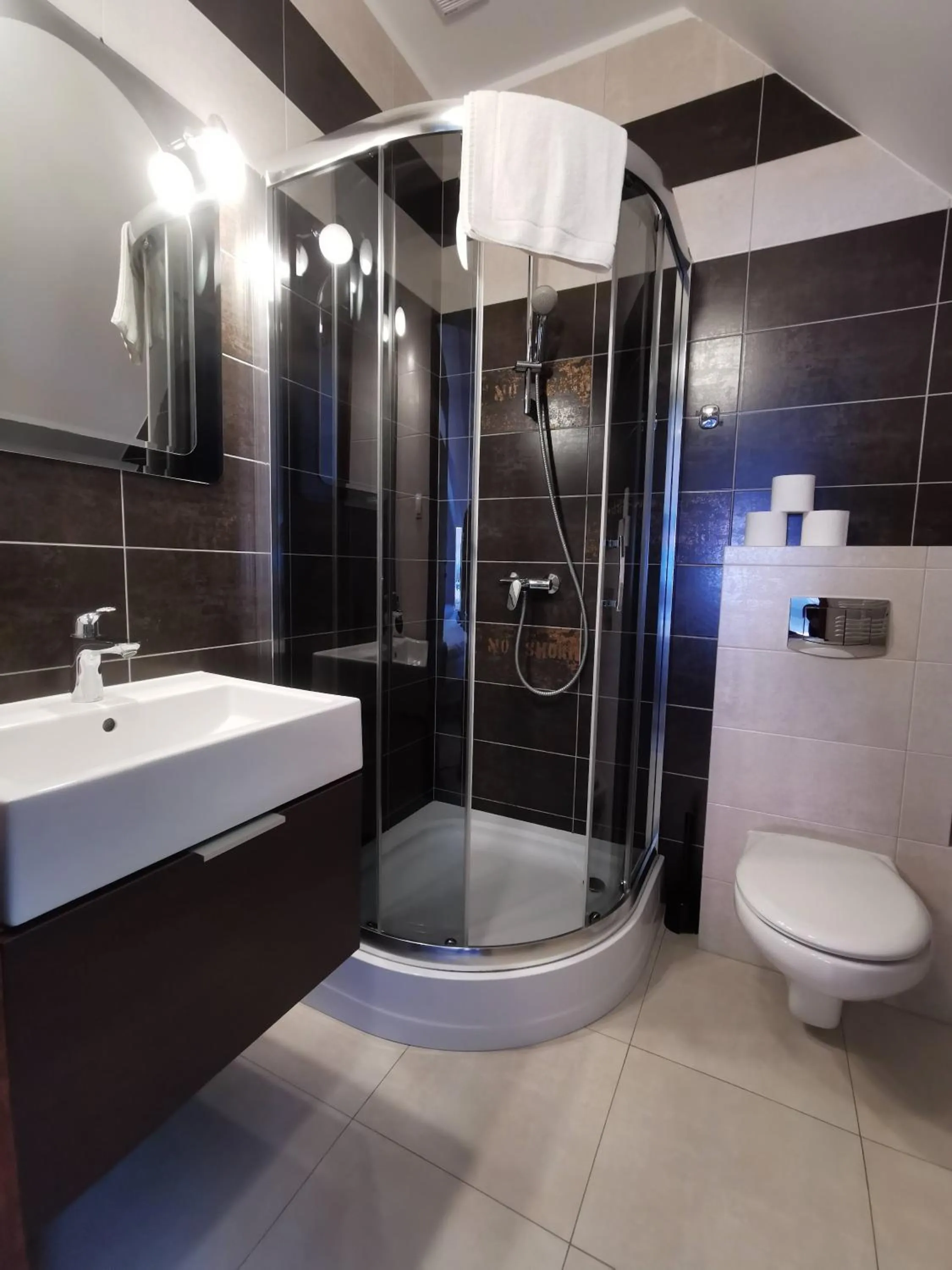 POD DEBEM Kompleks Zeglarsko-Rekreacyjny