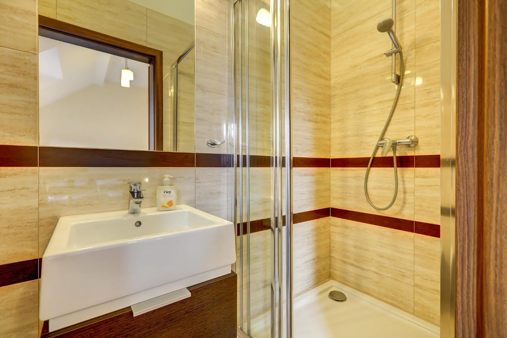 Toilet in POD DEBEM Kompleks Zeglarsko-Rekreacyjny