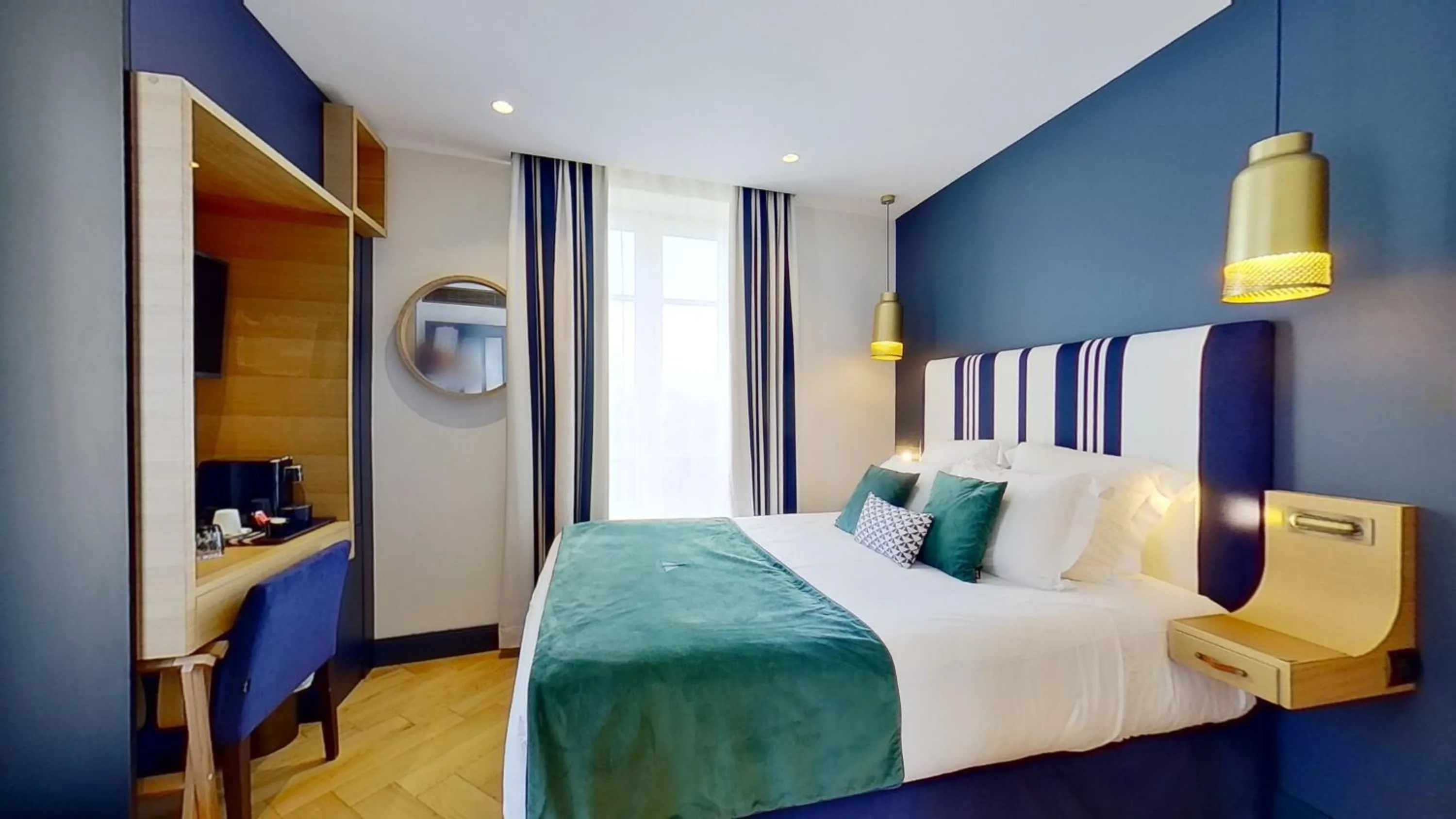 Bed in MADISON Saint Jean de Luz - Handwritten Collection