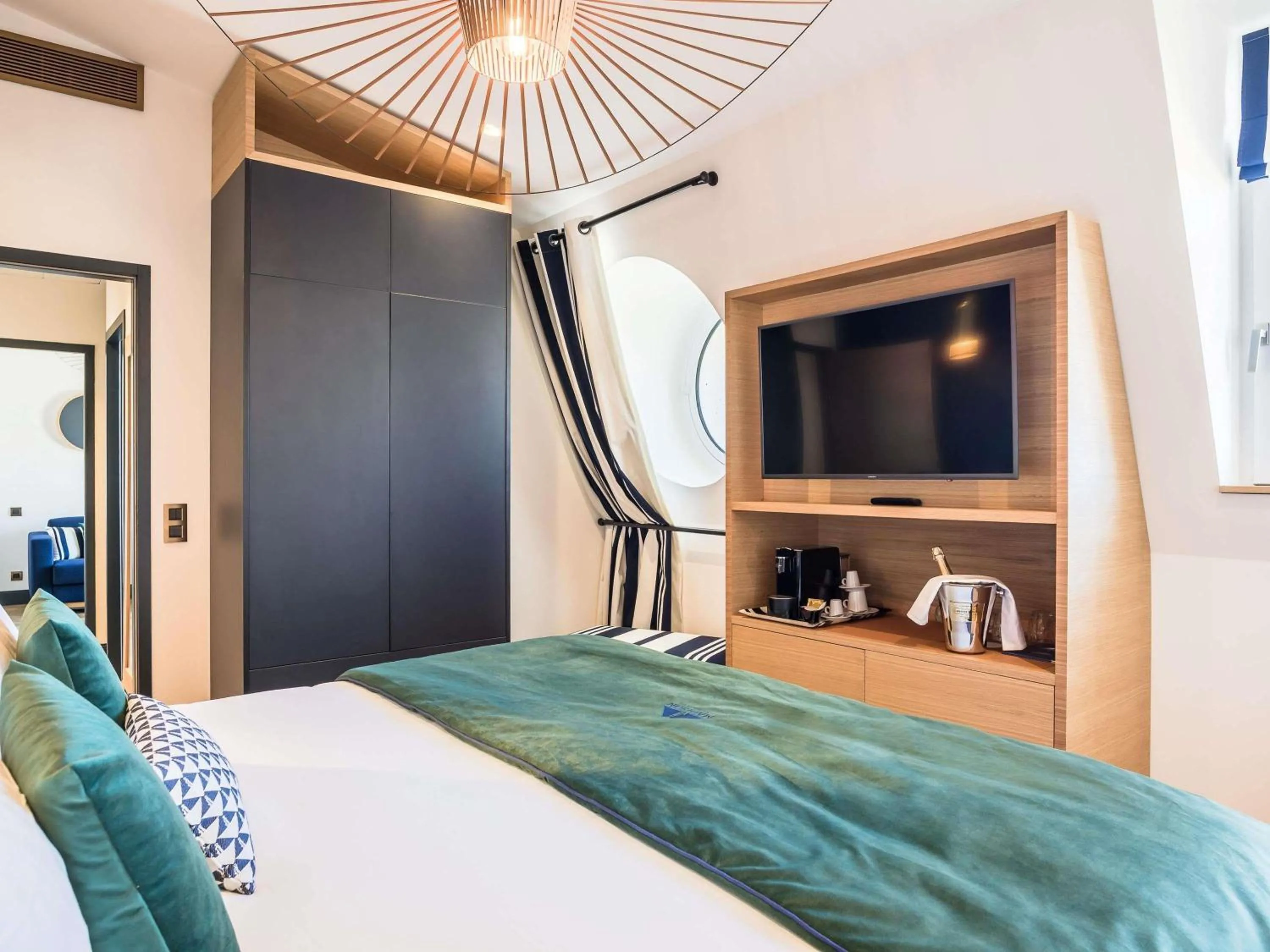 Bedroom, Bed in MADISON Saint Jean de Luz - Handwritten Collection