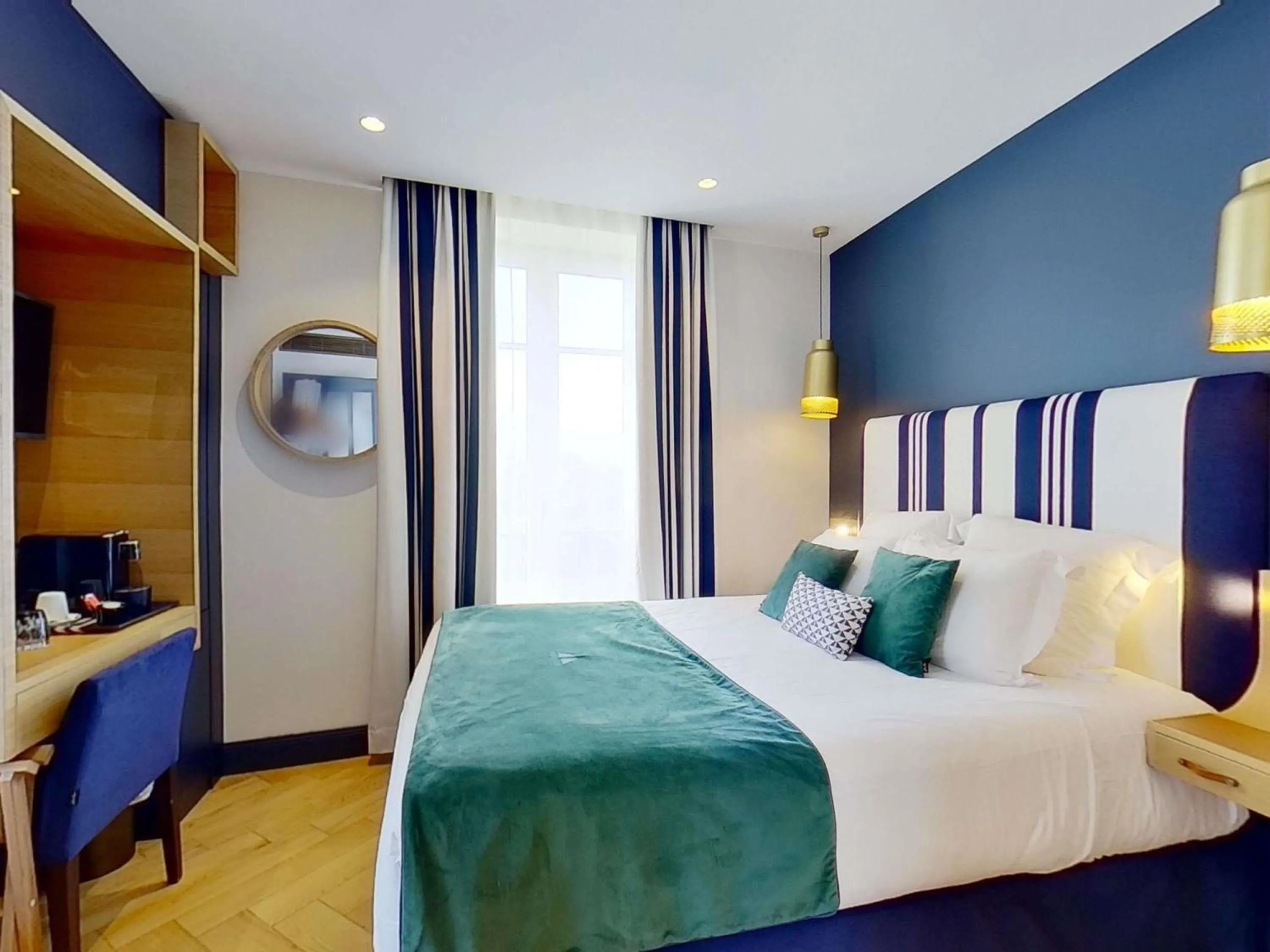 Bedroom, Bed in MADISON Saint Jean de Luz - Handwritten Collection