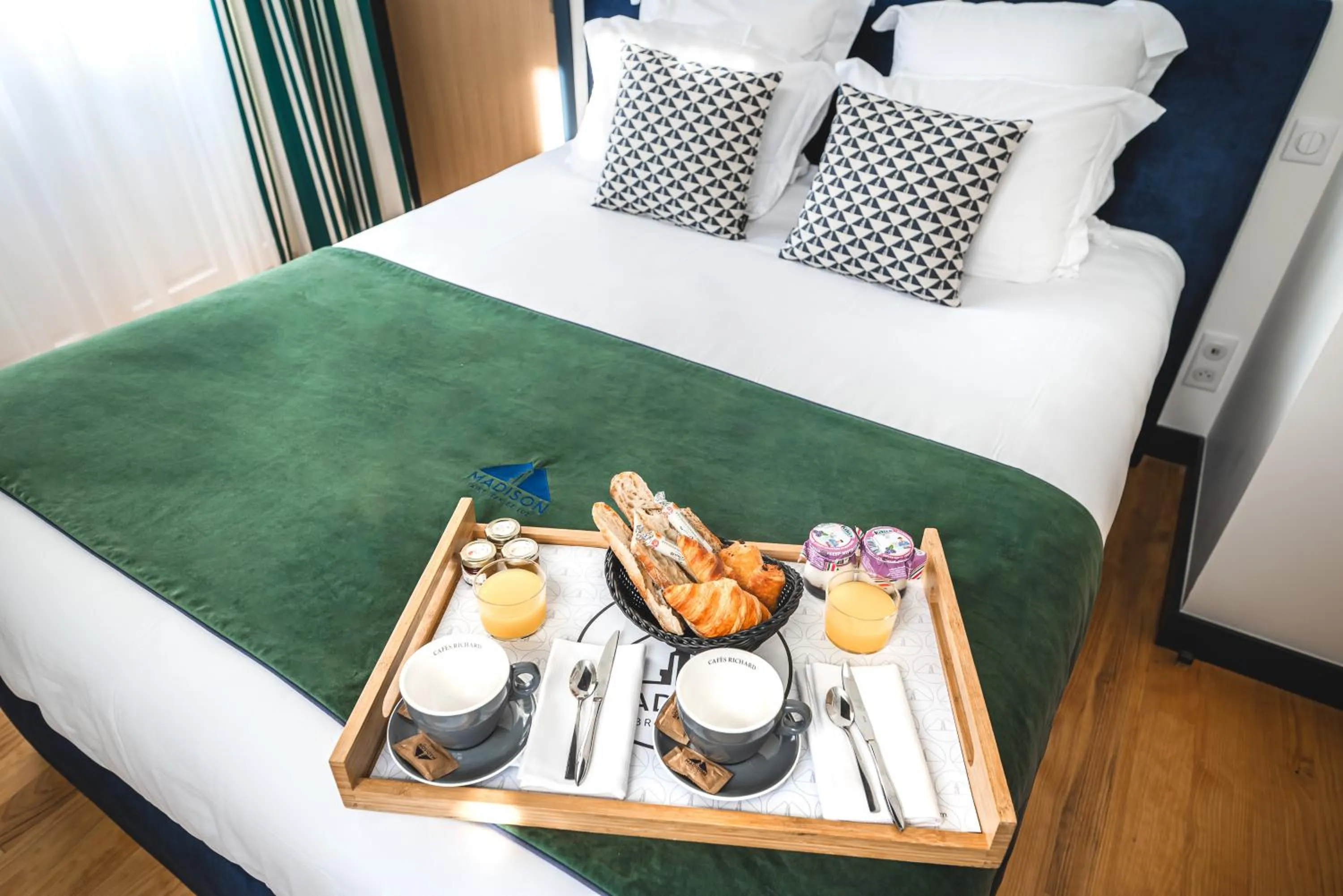 Bed in MADISON Saint Jean de Luz - Handwritten Collection