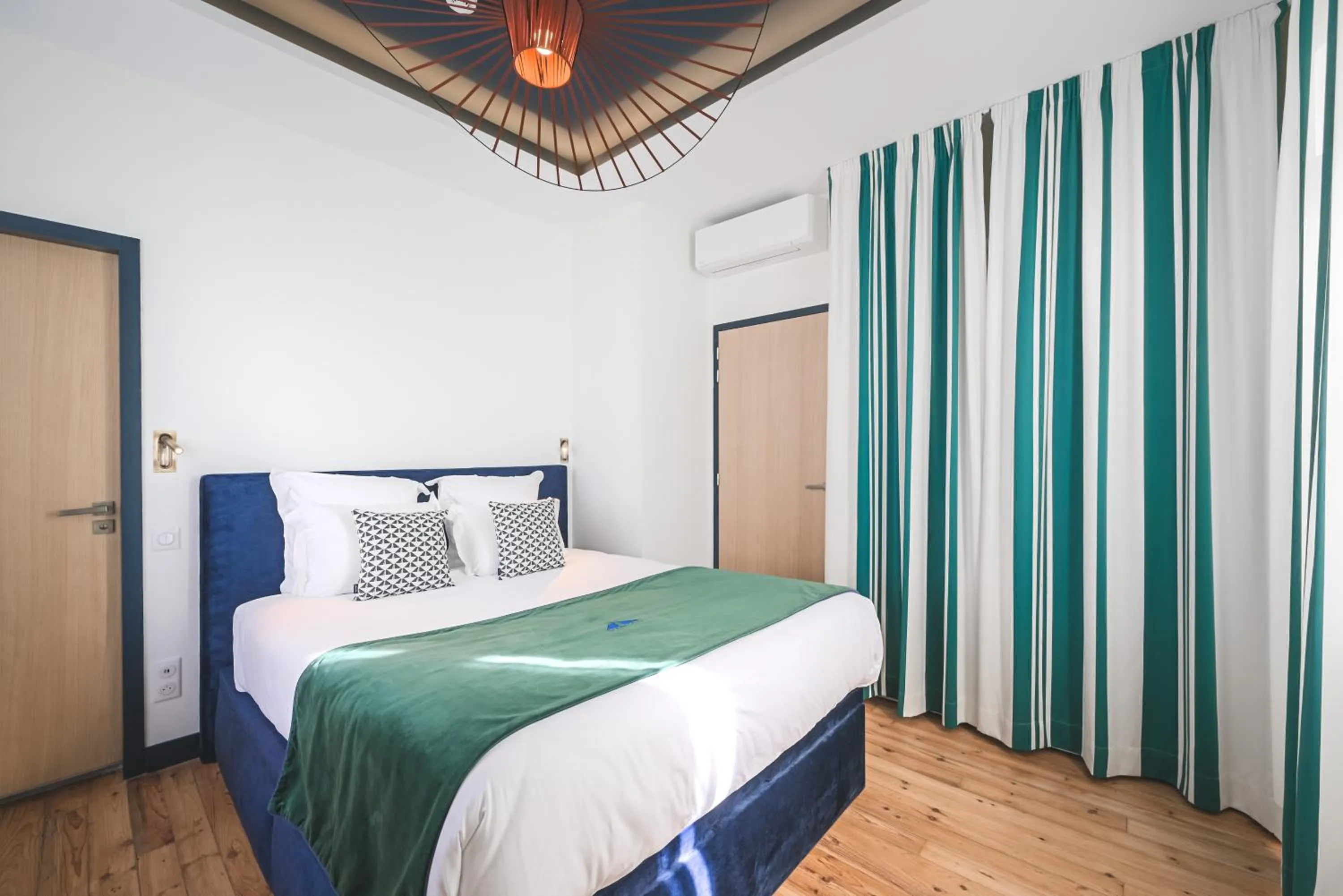 Bed in MADISON Saint Jean de Luz - Handwritten Collection