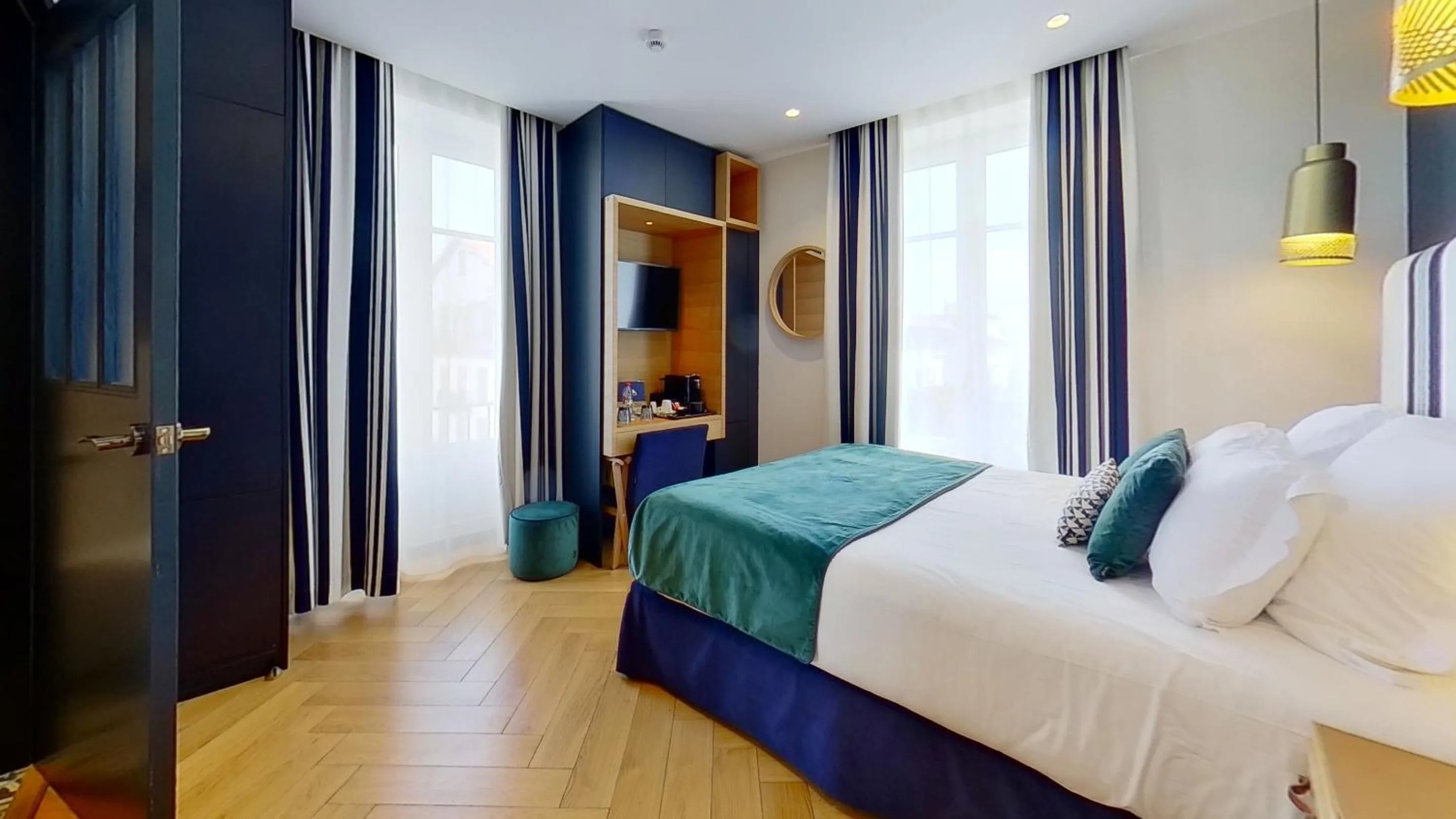 Bed in MADISON Saint Jean de Luz - Handwritten Collection