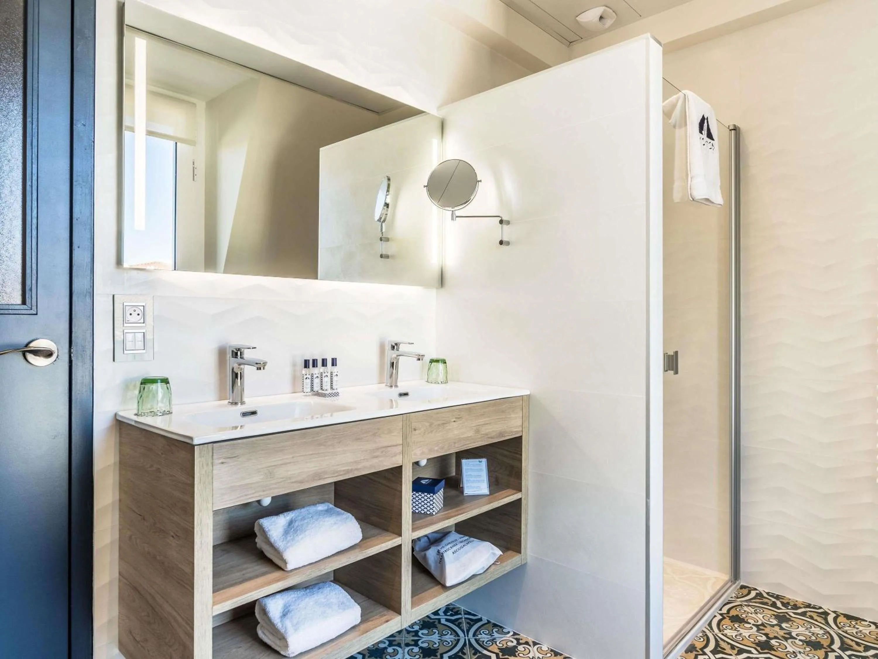 Bedroom in MADISON Saint Jean de Luz - Handwritten Collection