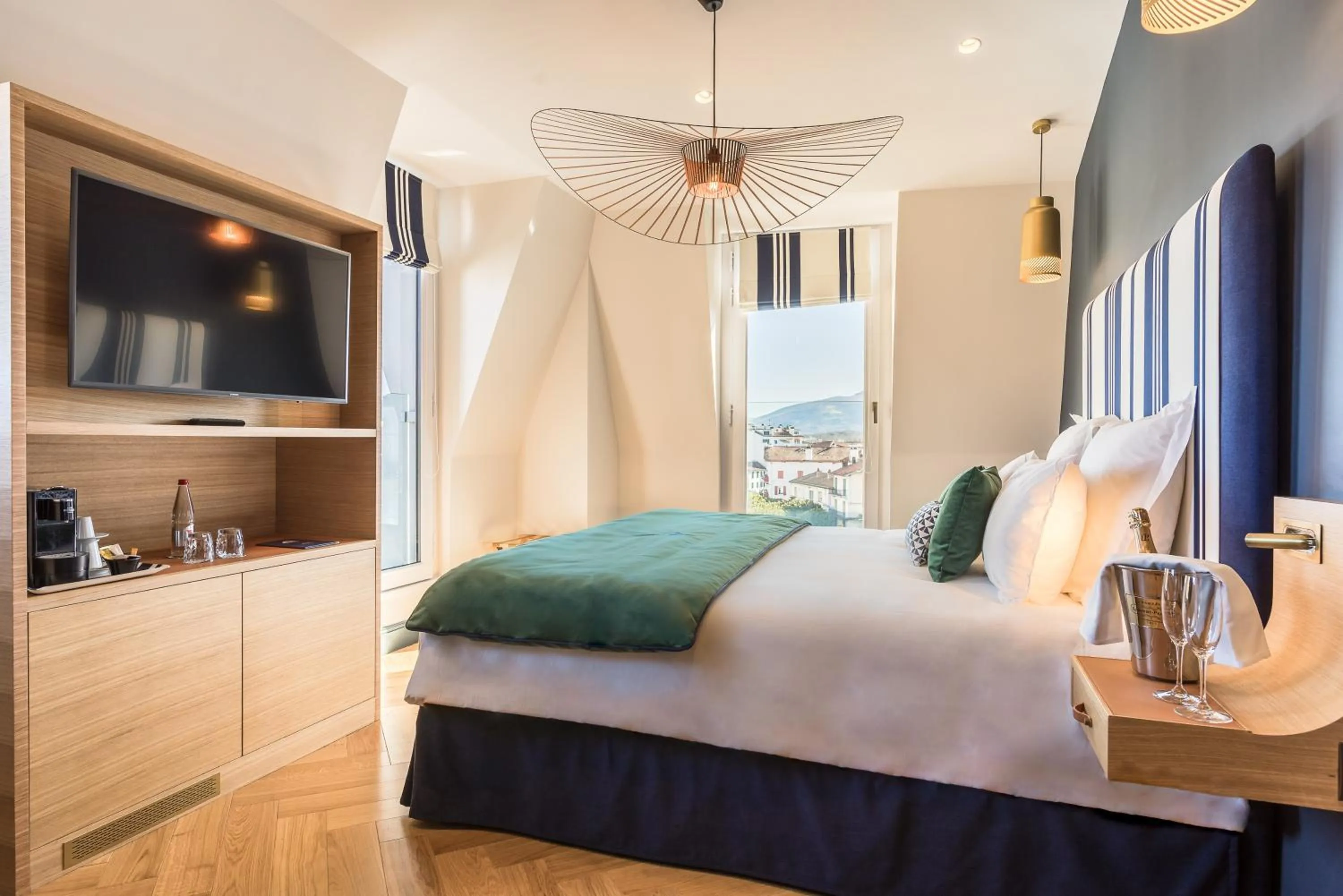 Bed in MADISON Saint Jean de Luz - Handwritten Collection