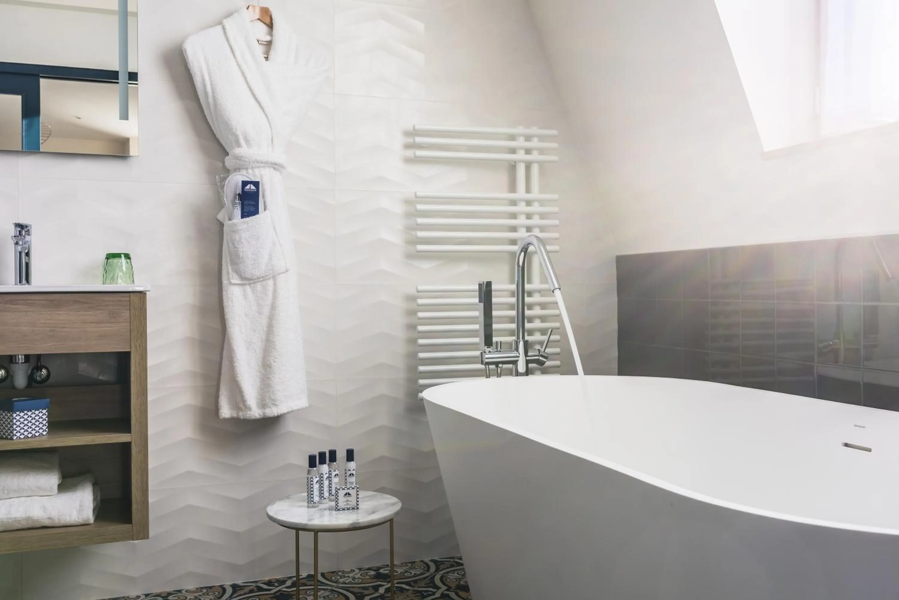 Shower in MADISON Saint Jean de Luz - Handwritten Collection