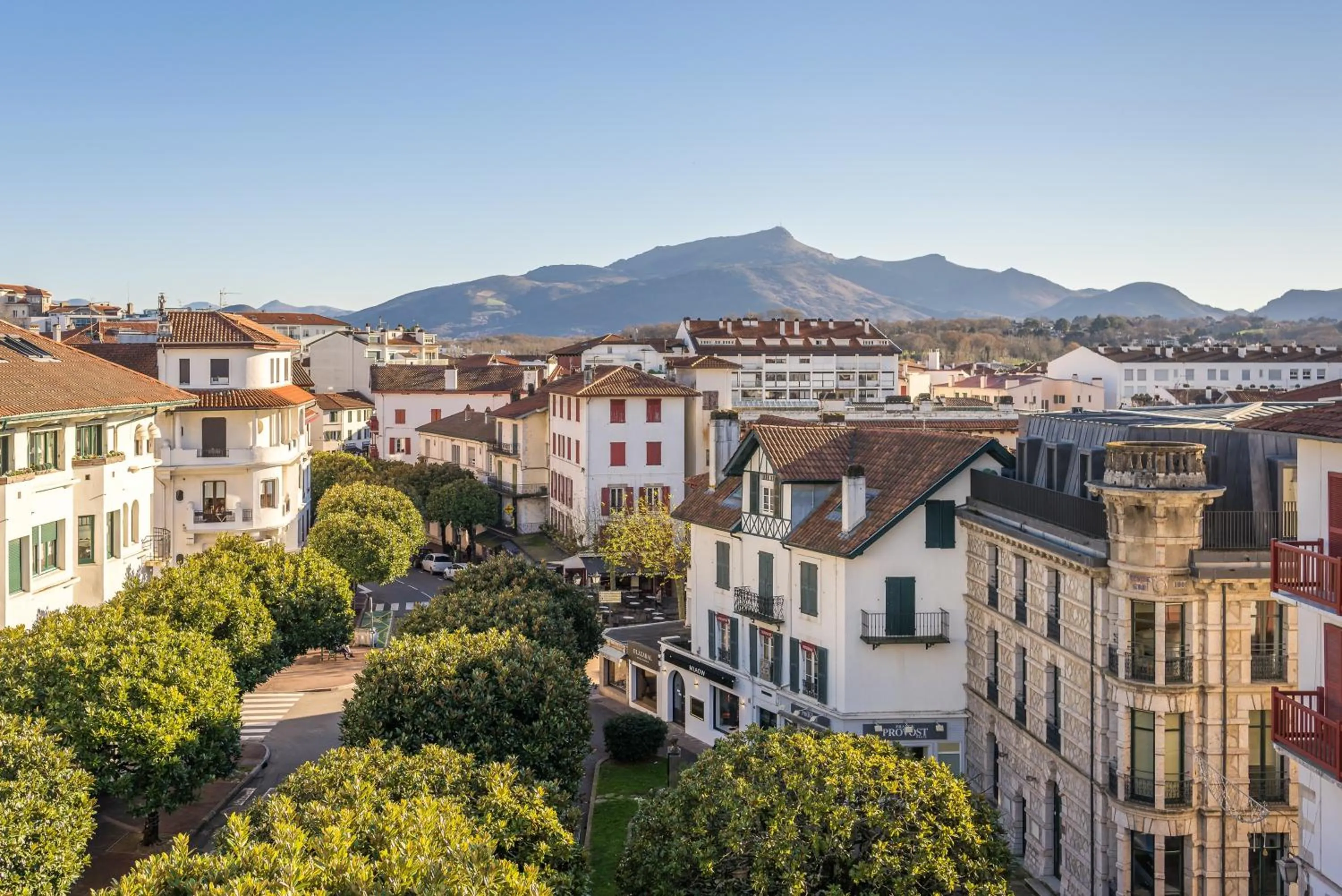 Neighbourhood in MADISON Saint Jean de Luz - Handwritten Collection