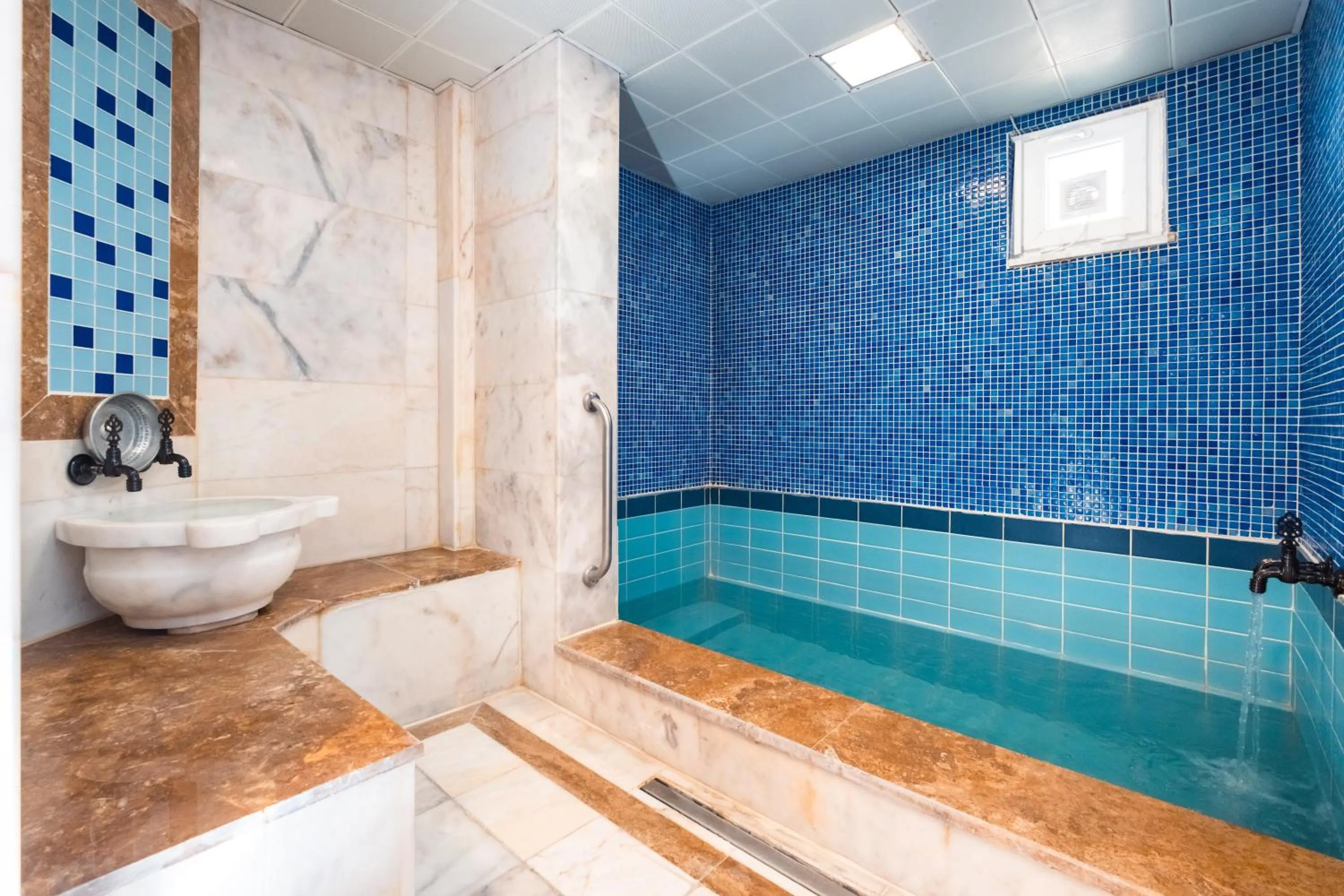 Hot Tub in Aforia Thermal Residences