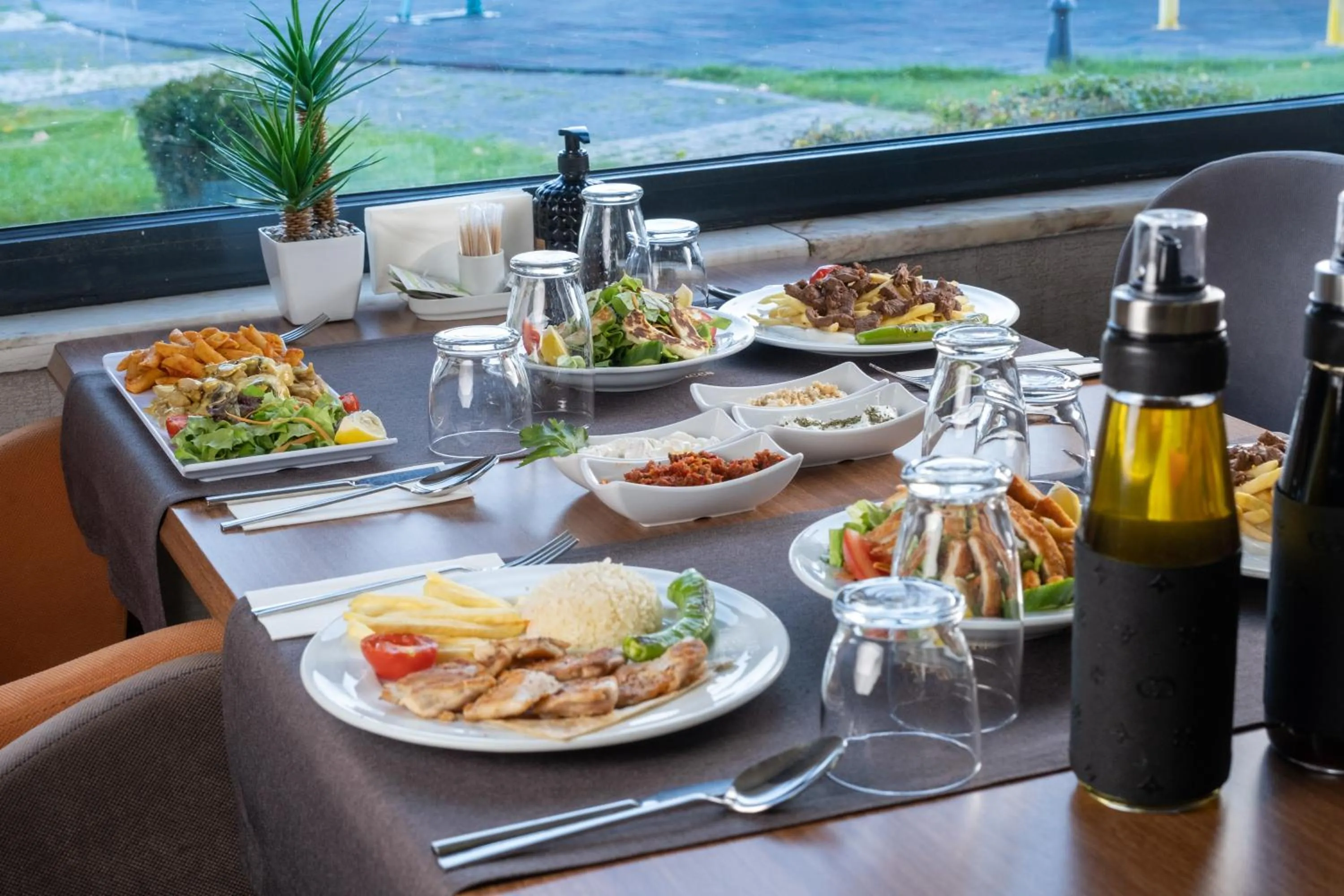 Restaurant/places to eat in Aforia Thermal Residences